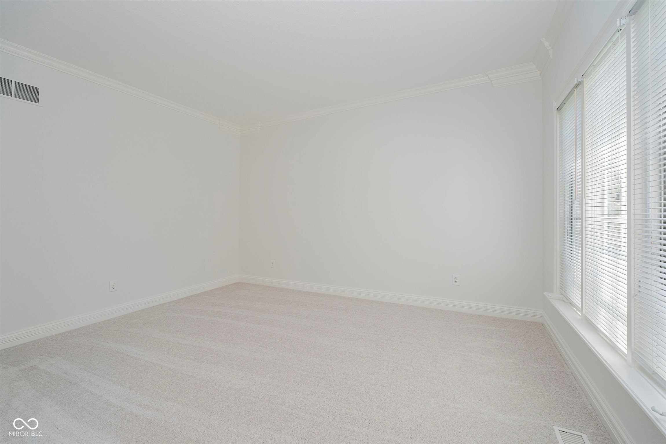 4827 Woods Edge Drive