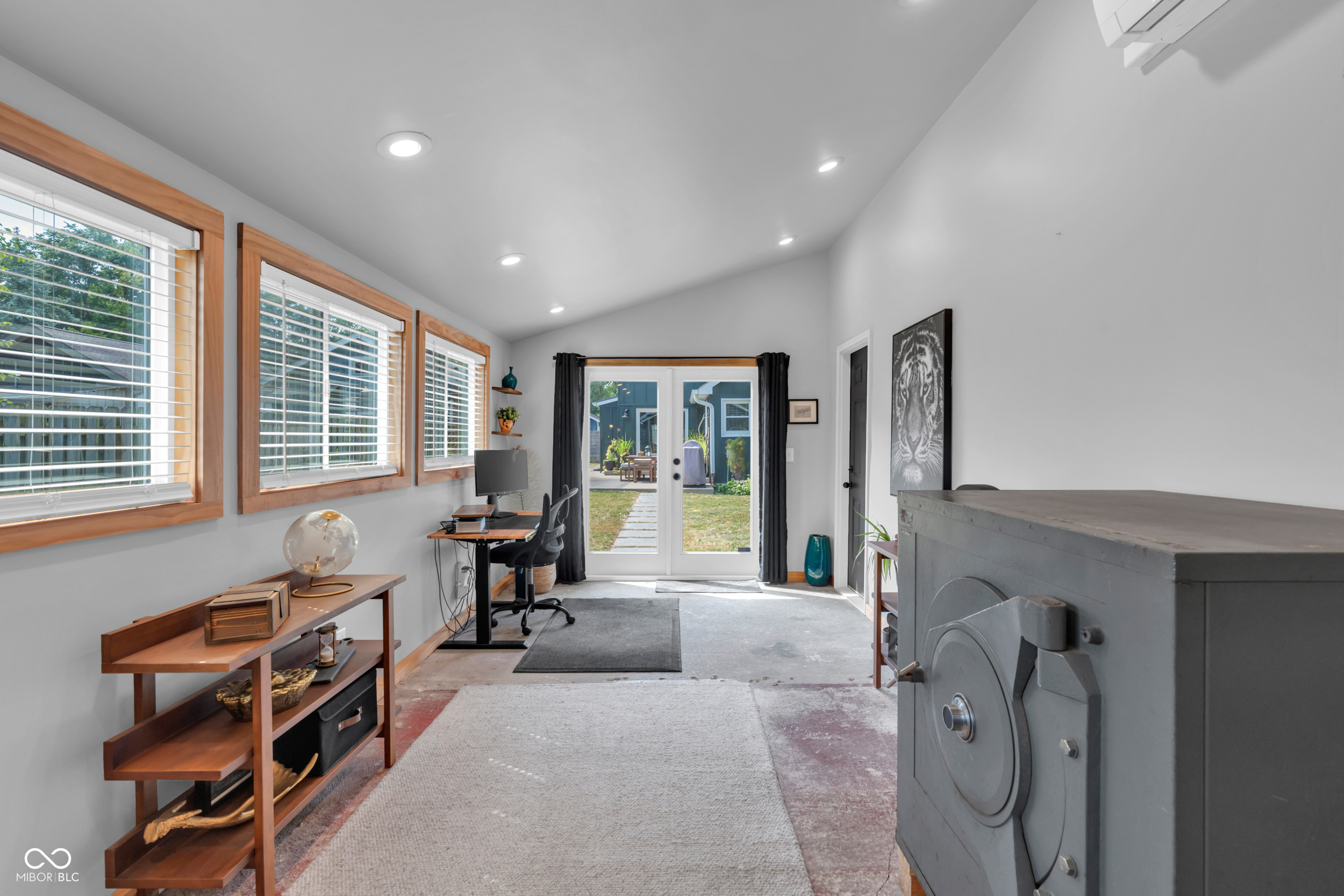 4721 Winthrop Avenue