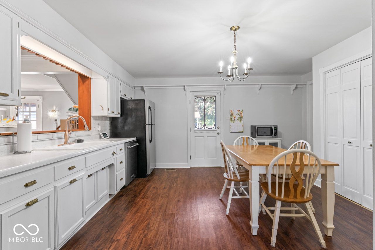 6908 Mendenhall Road