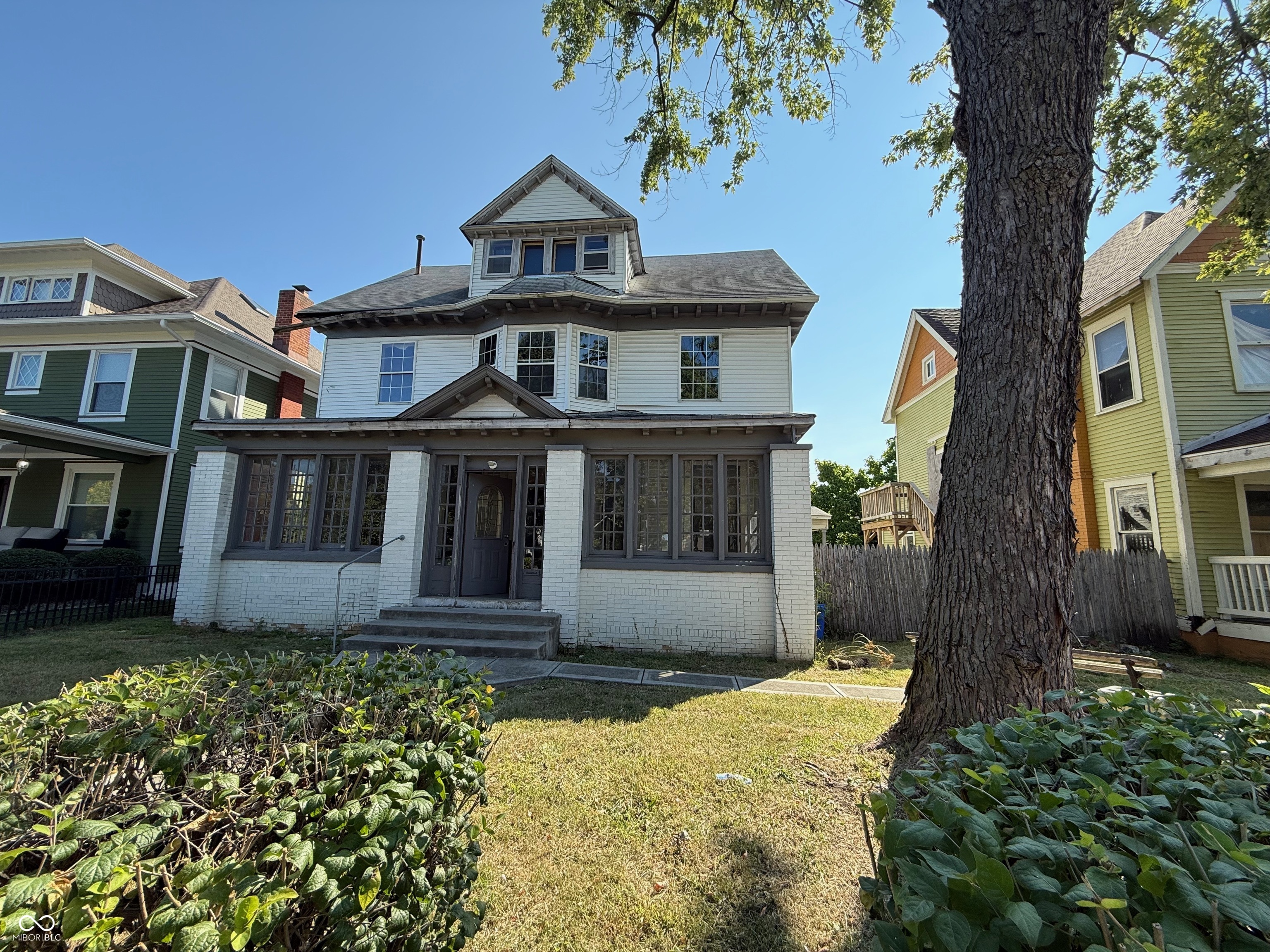 2621 N College Avenue