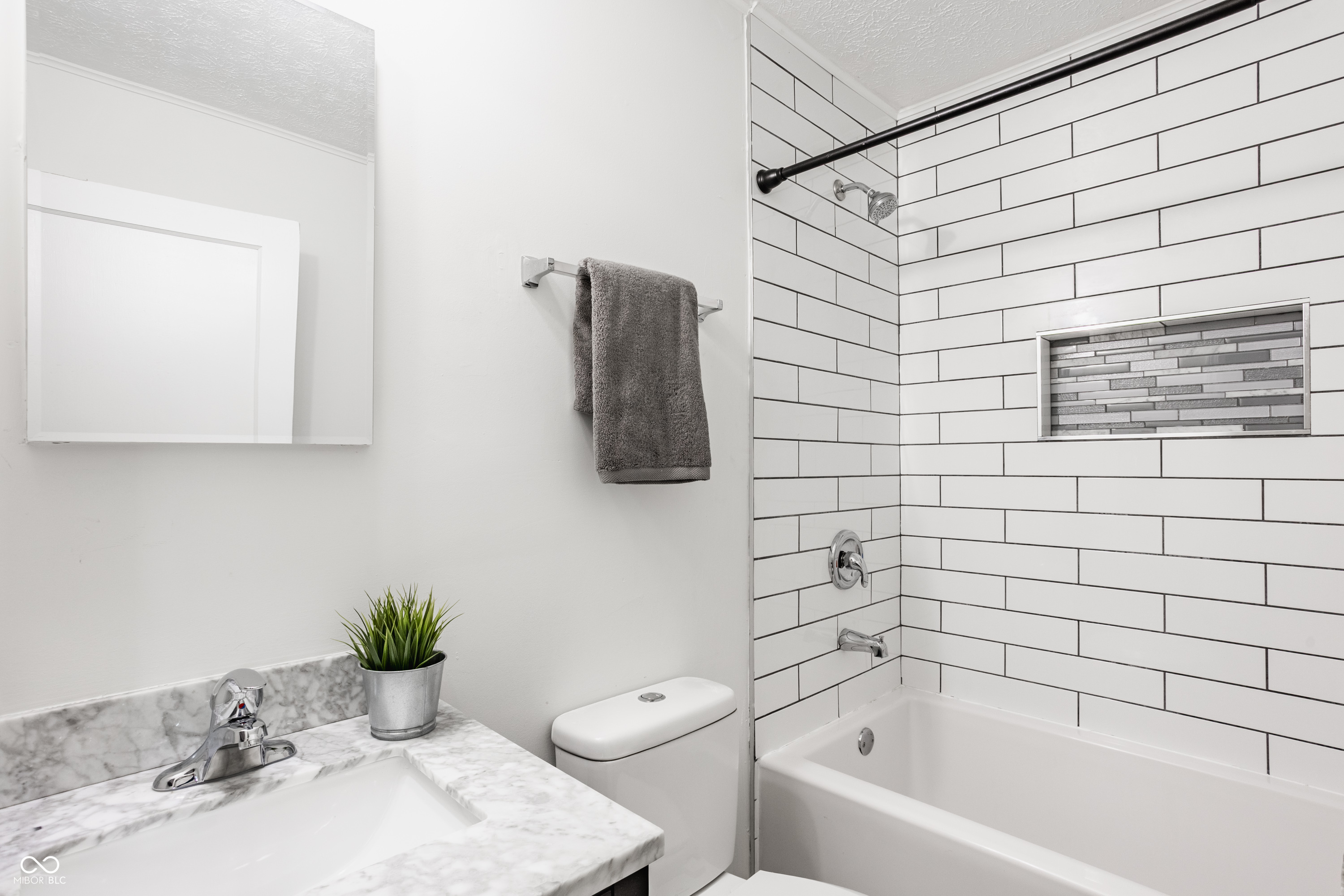 5660 N Keystone Avenue