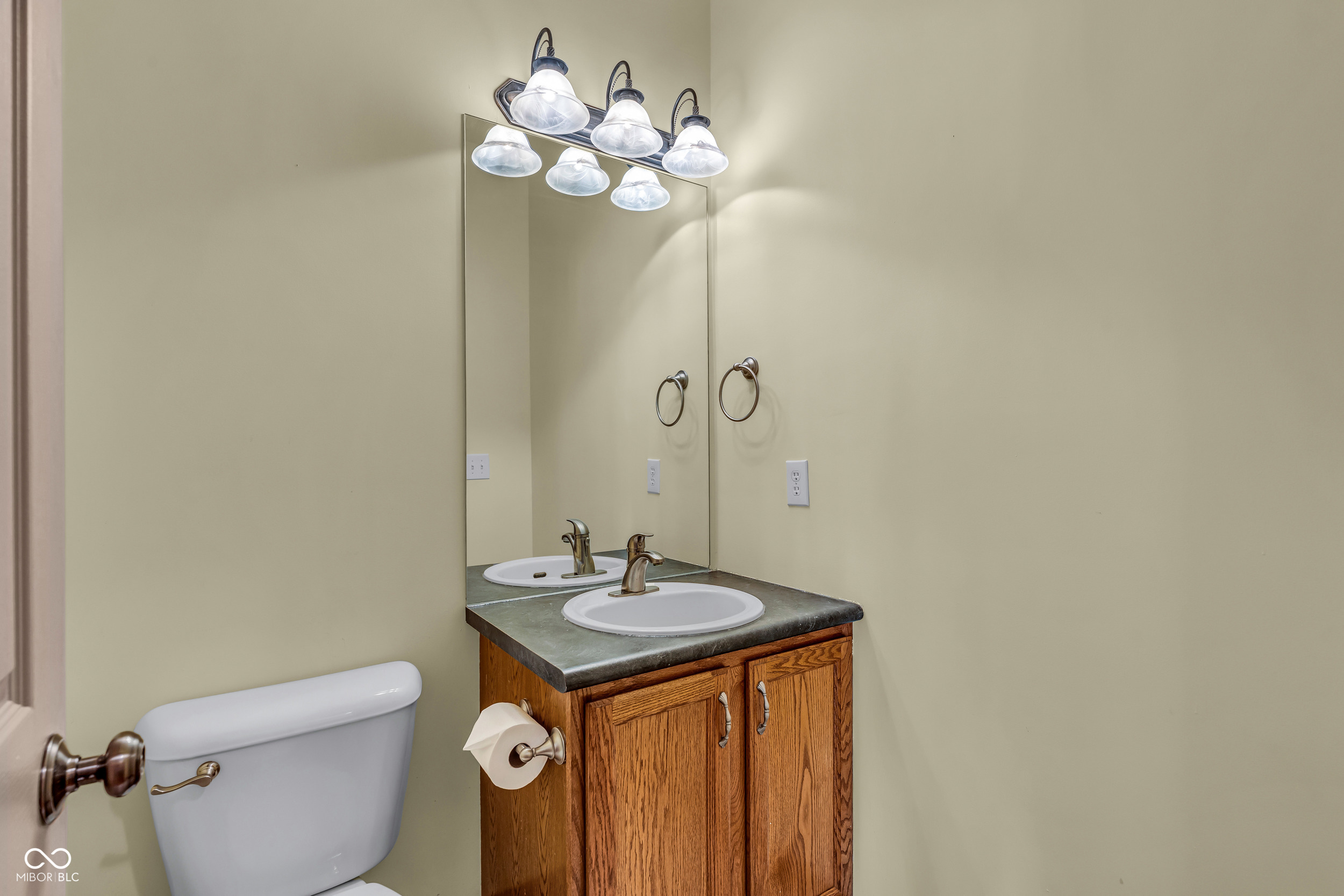 130 W Columbine Lane