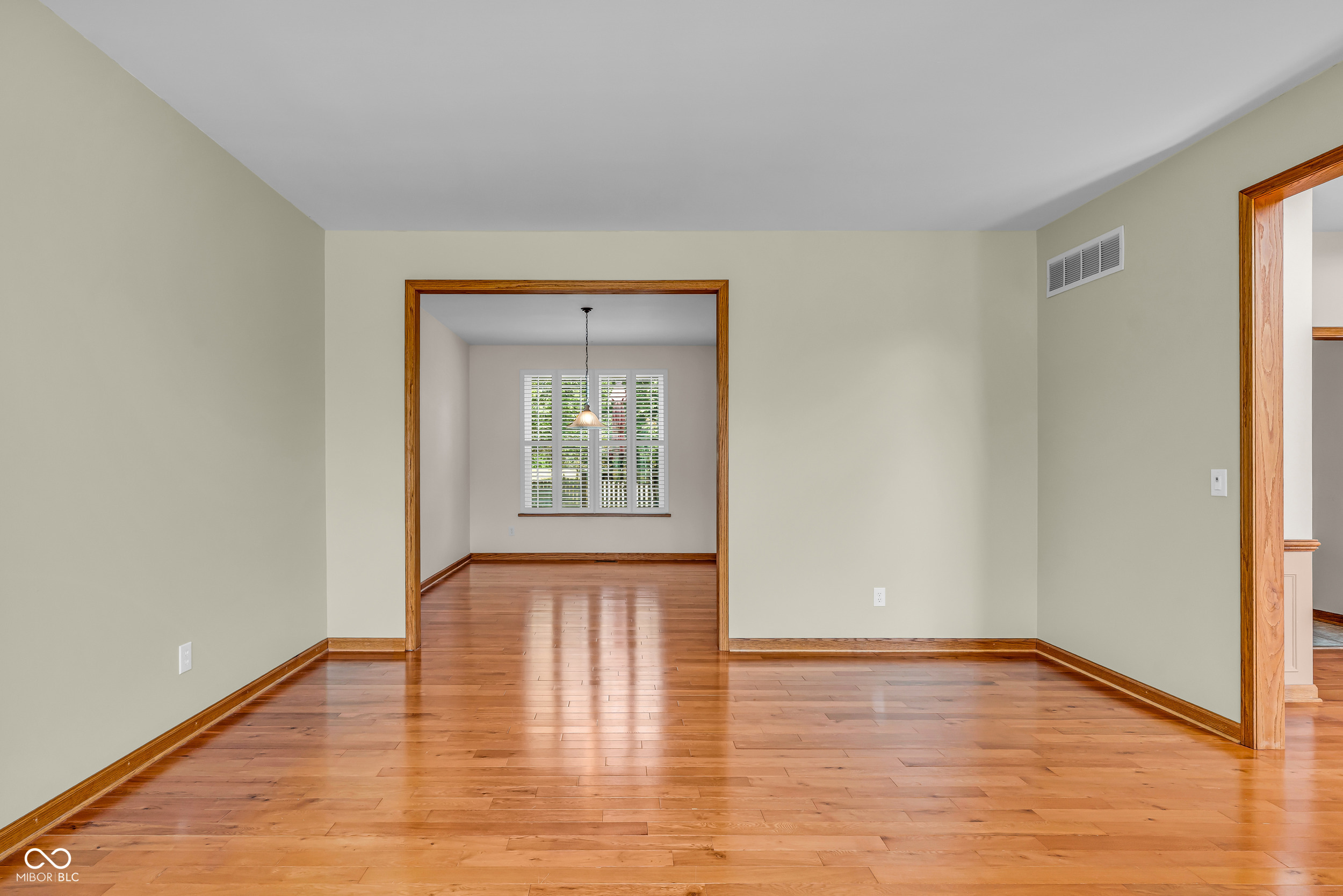 130 W Columbine Lane