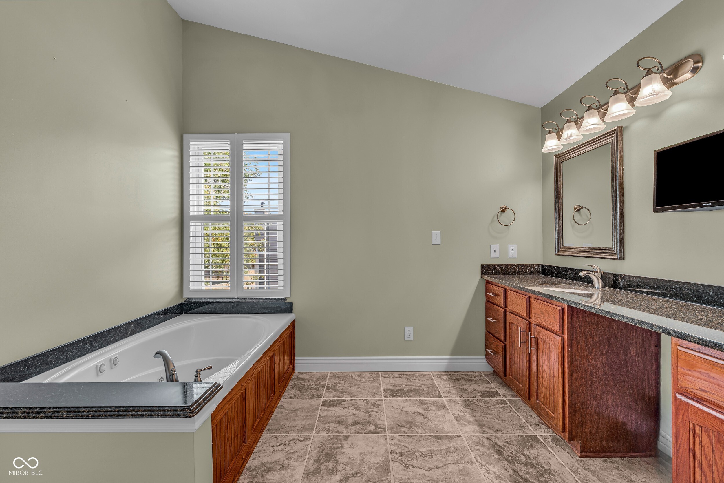 130 W Columbine Lane