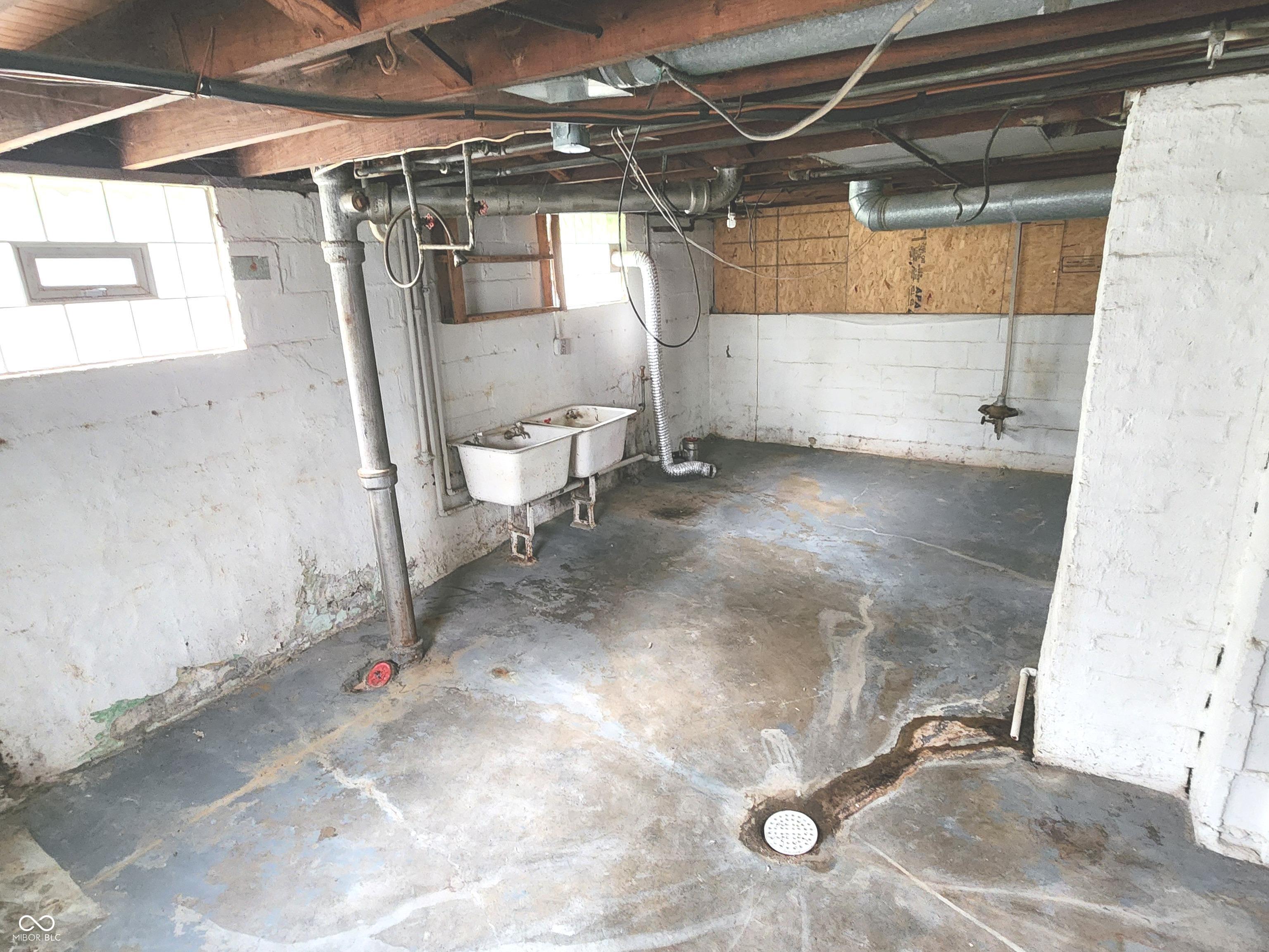 1027 N Linwood Avenue