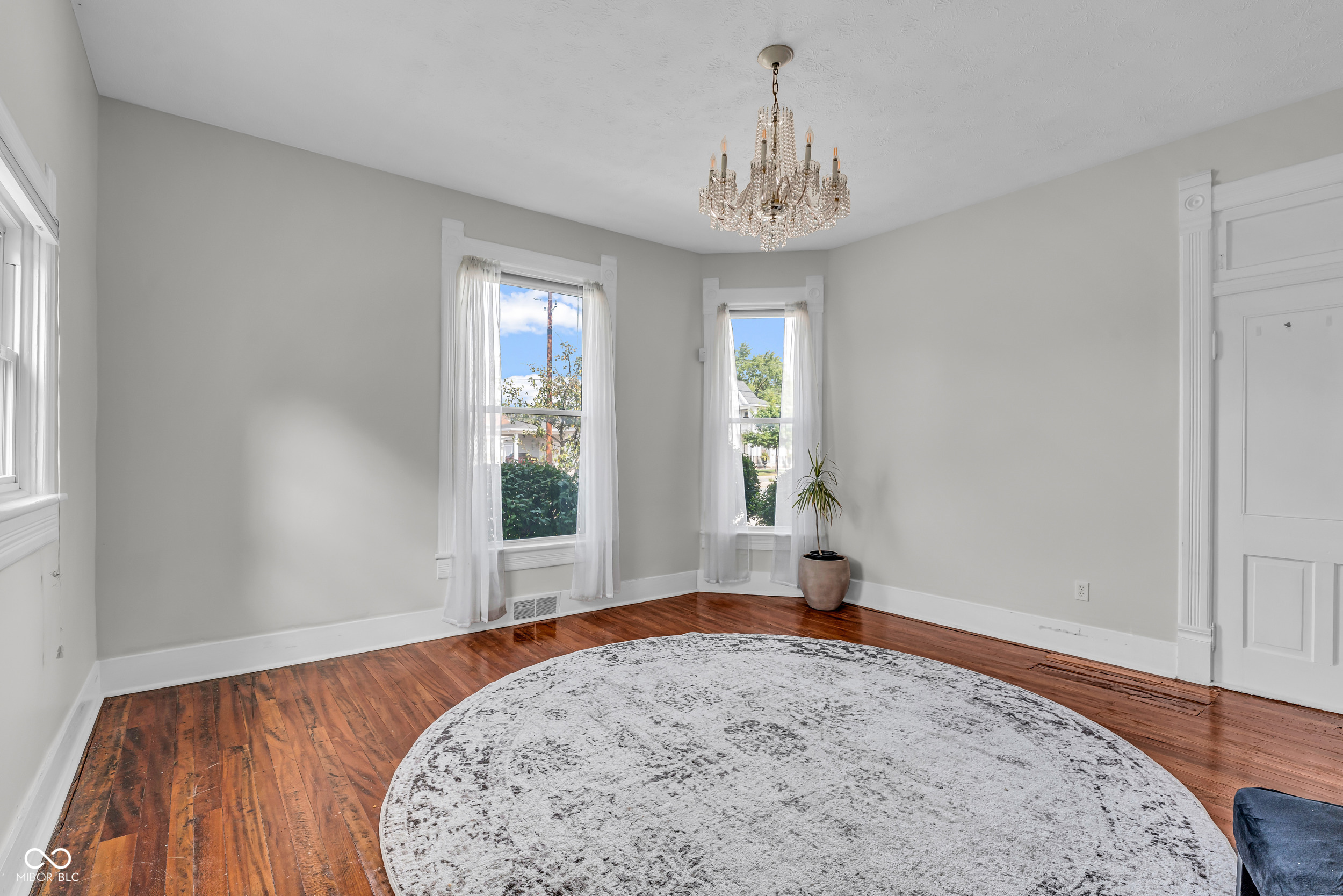 11623 E Washington Street