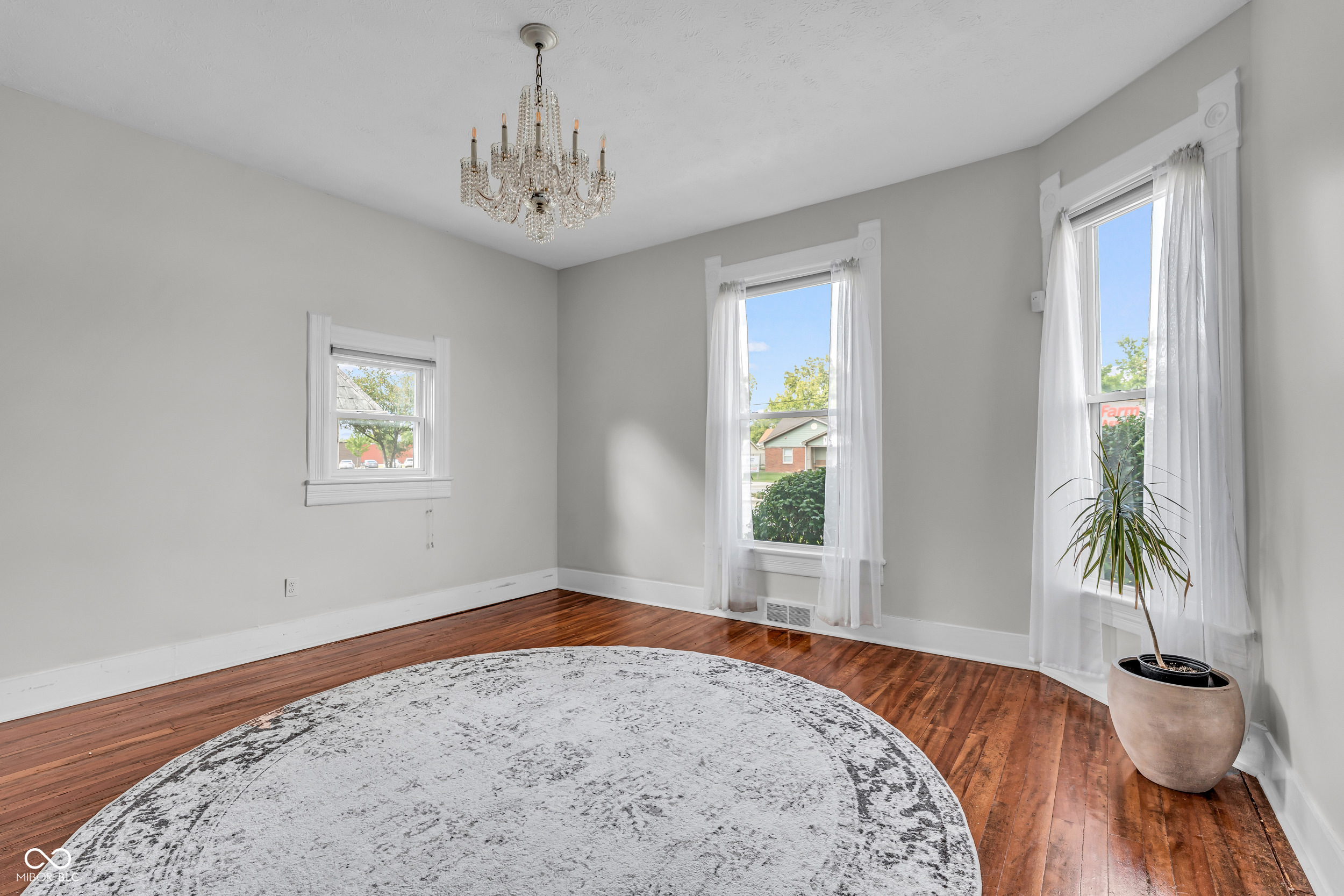 11623 E Washington Street