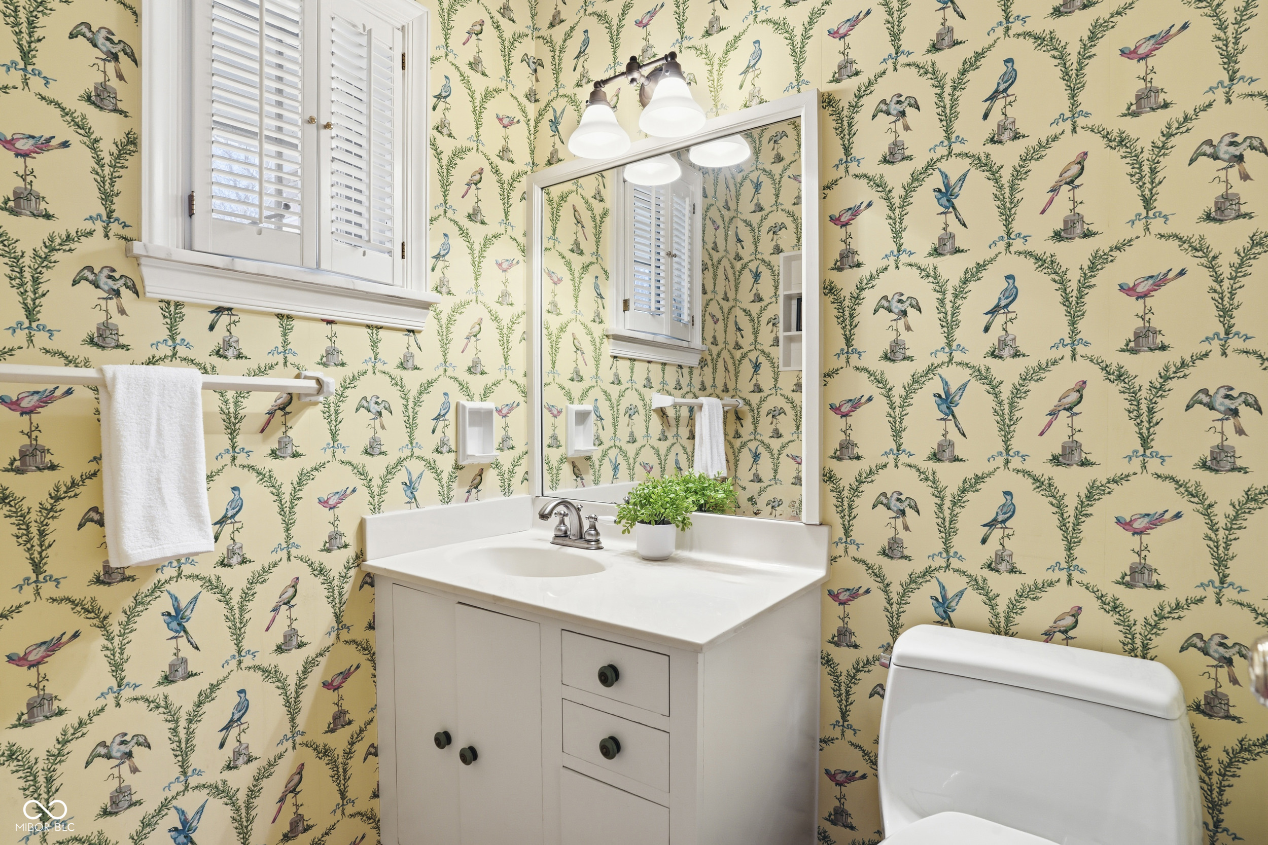 8121 N Illinois Street