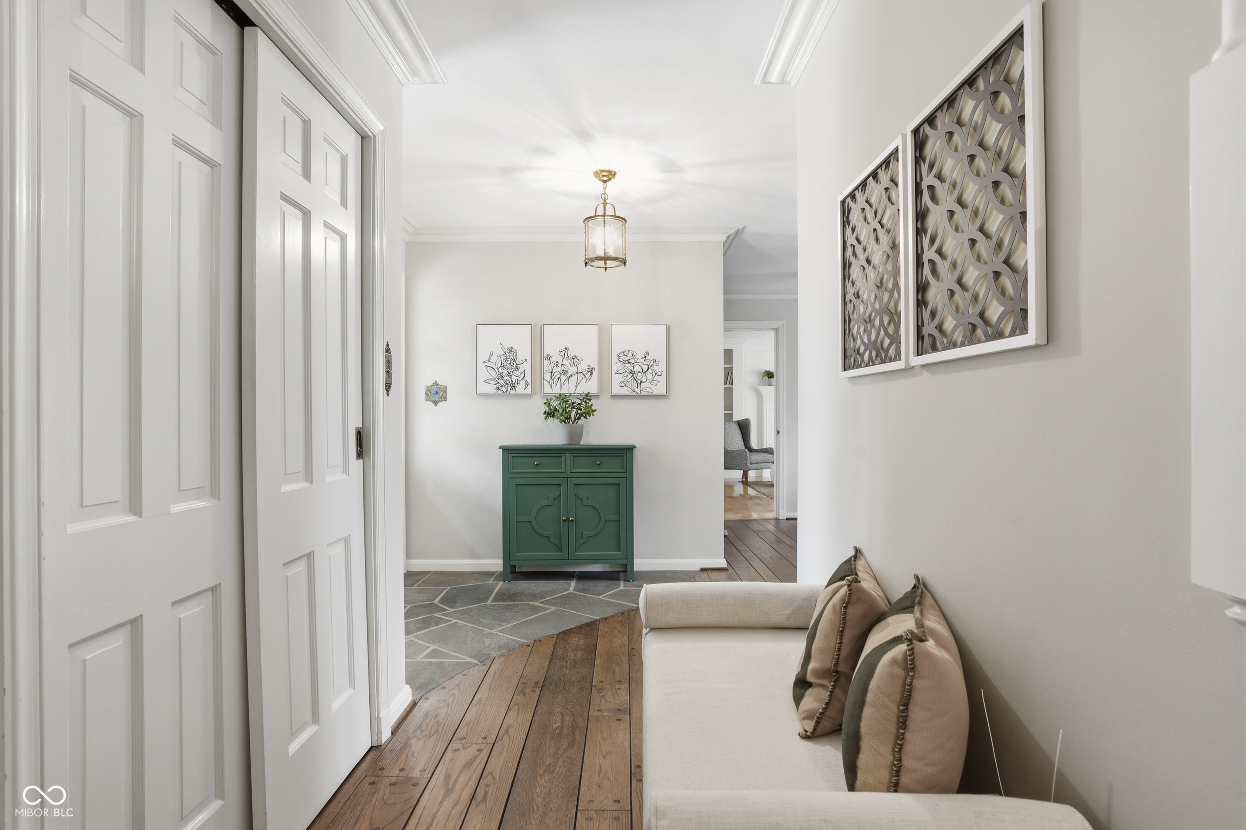 8121 N Illinois Street