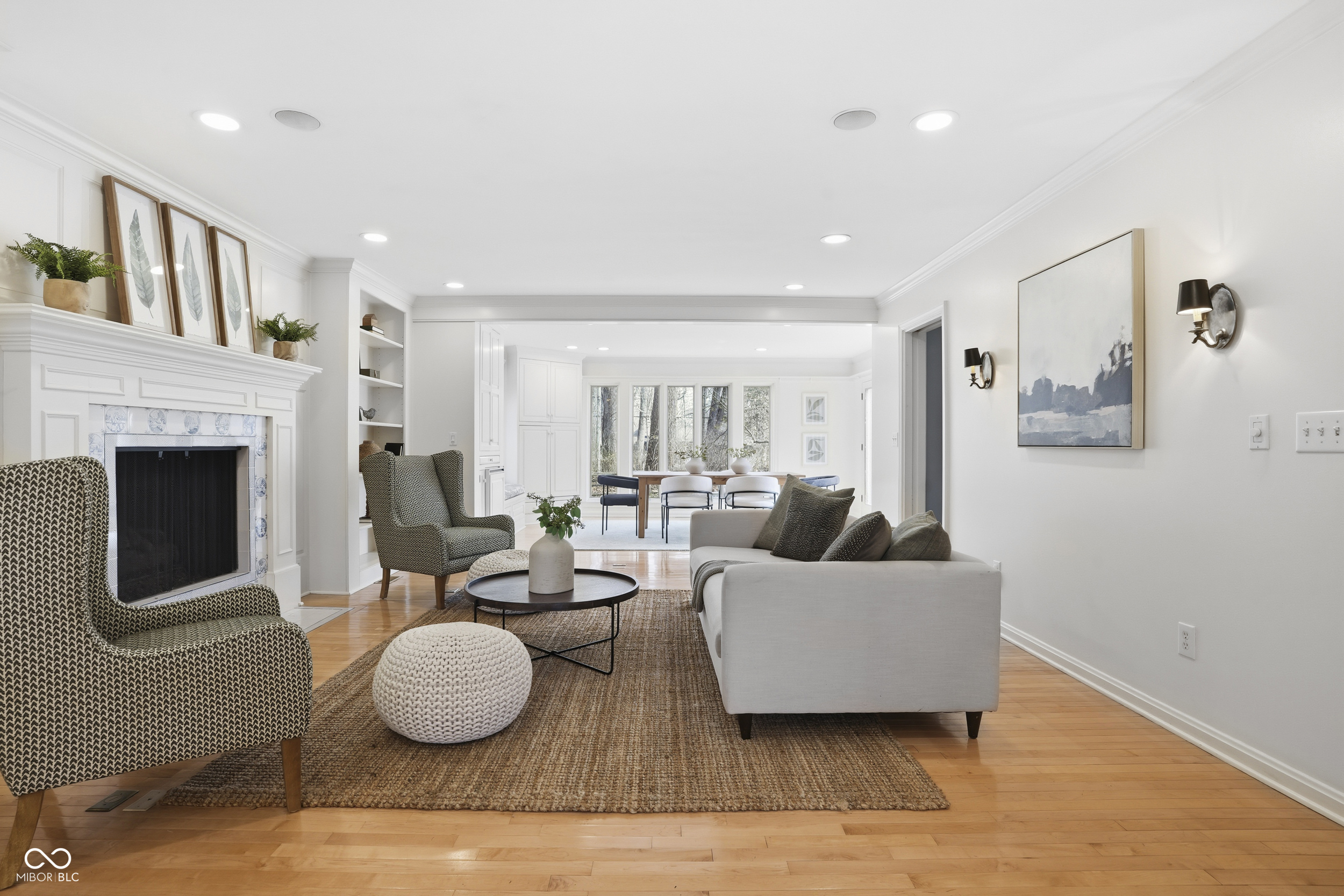 8121 N Illinois Street