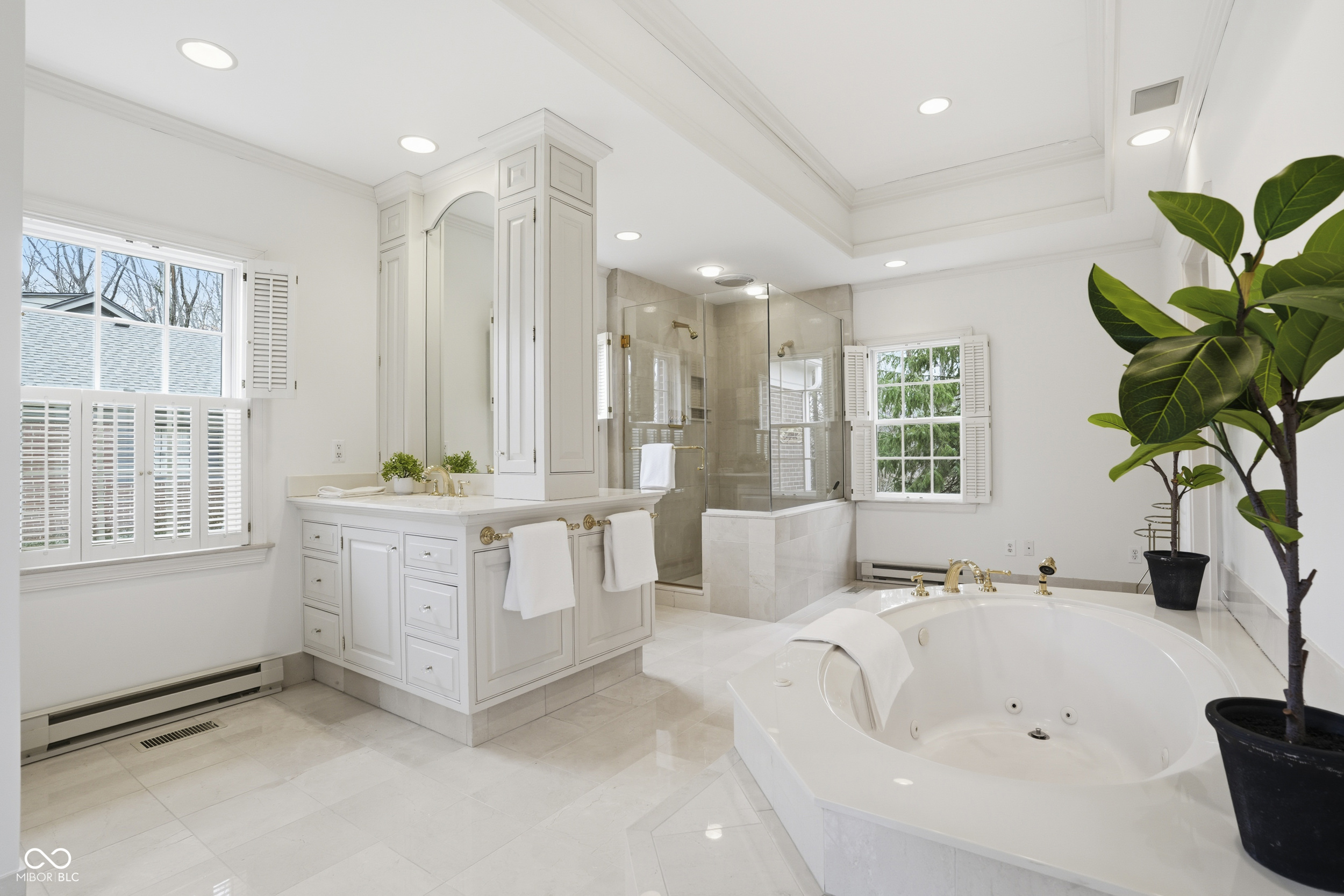 8121 N Illinois Street