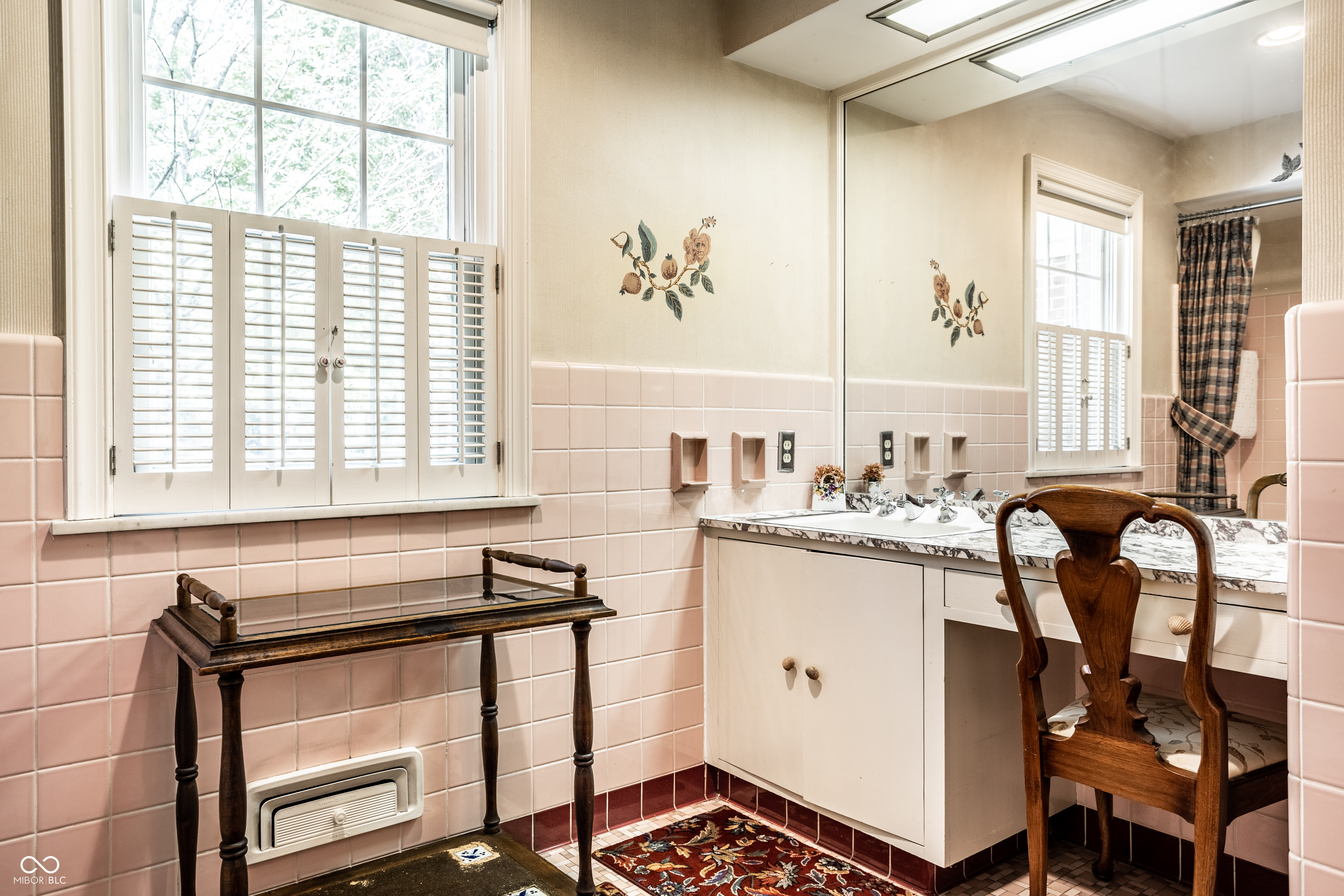 8121 N Illinois Street