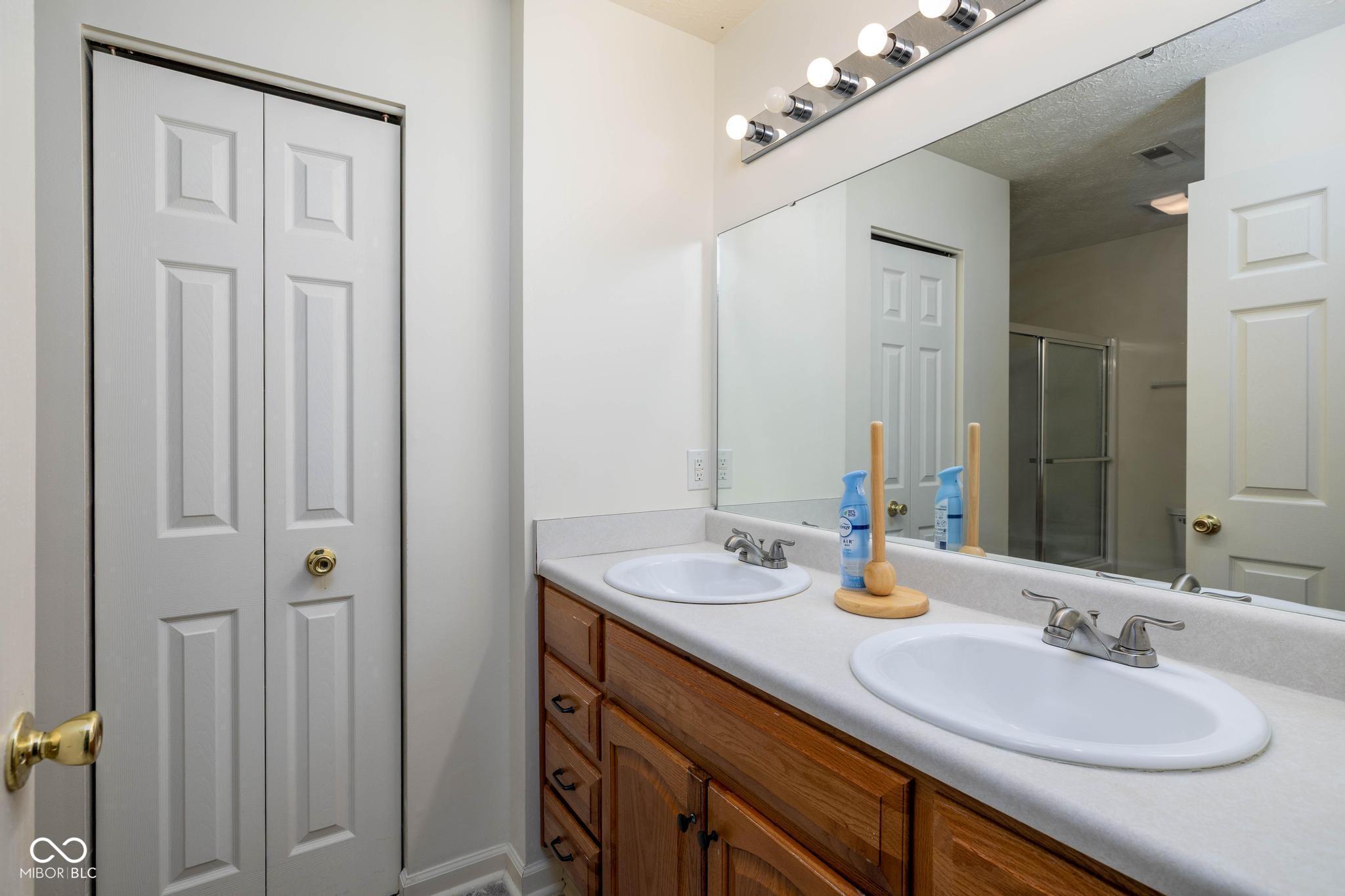 5521 Kelvington Lane