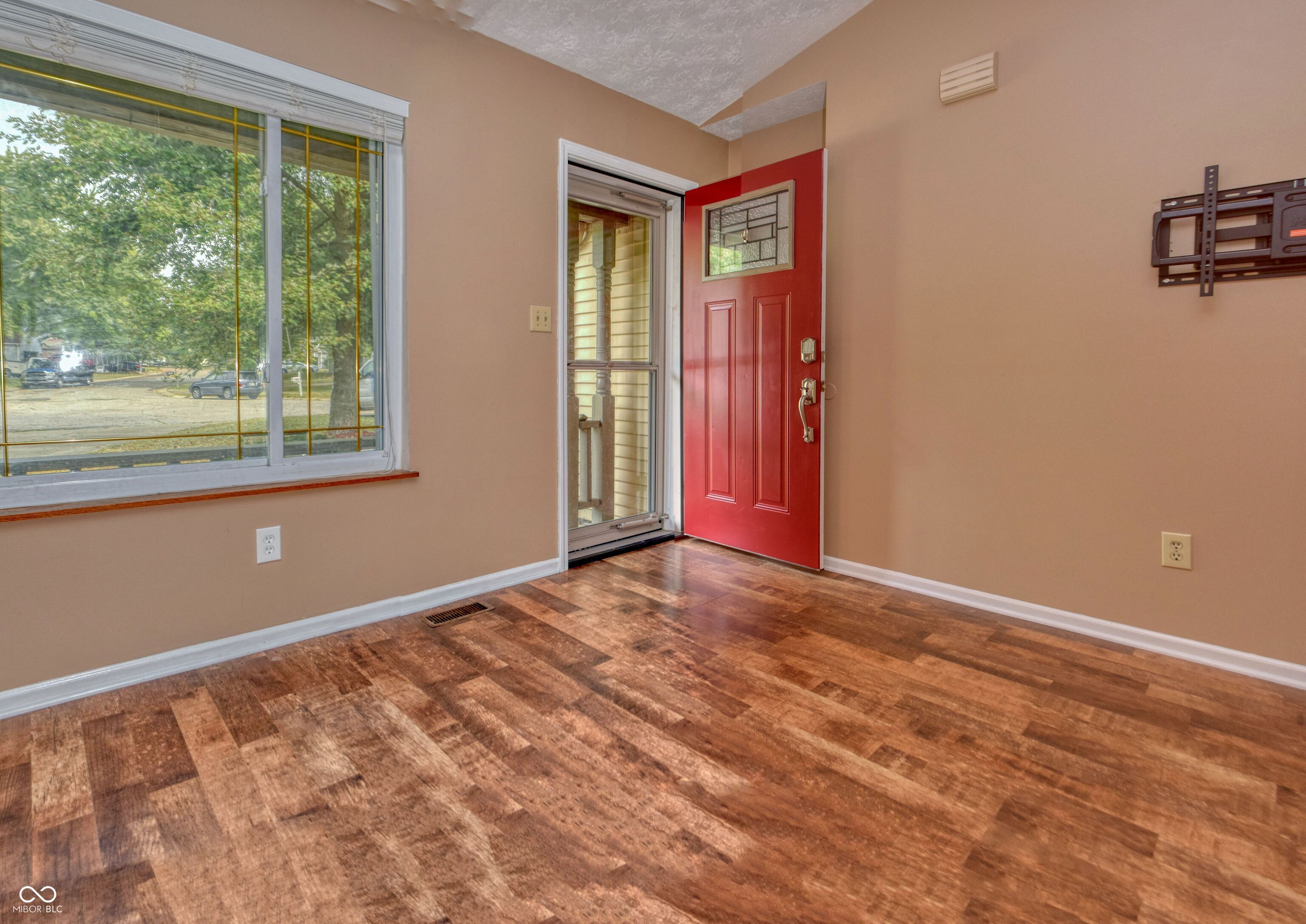 5704 McCloud Court S