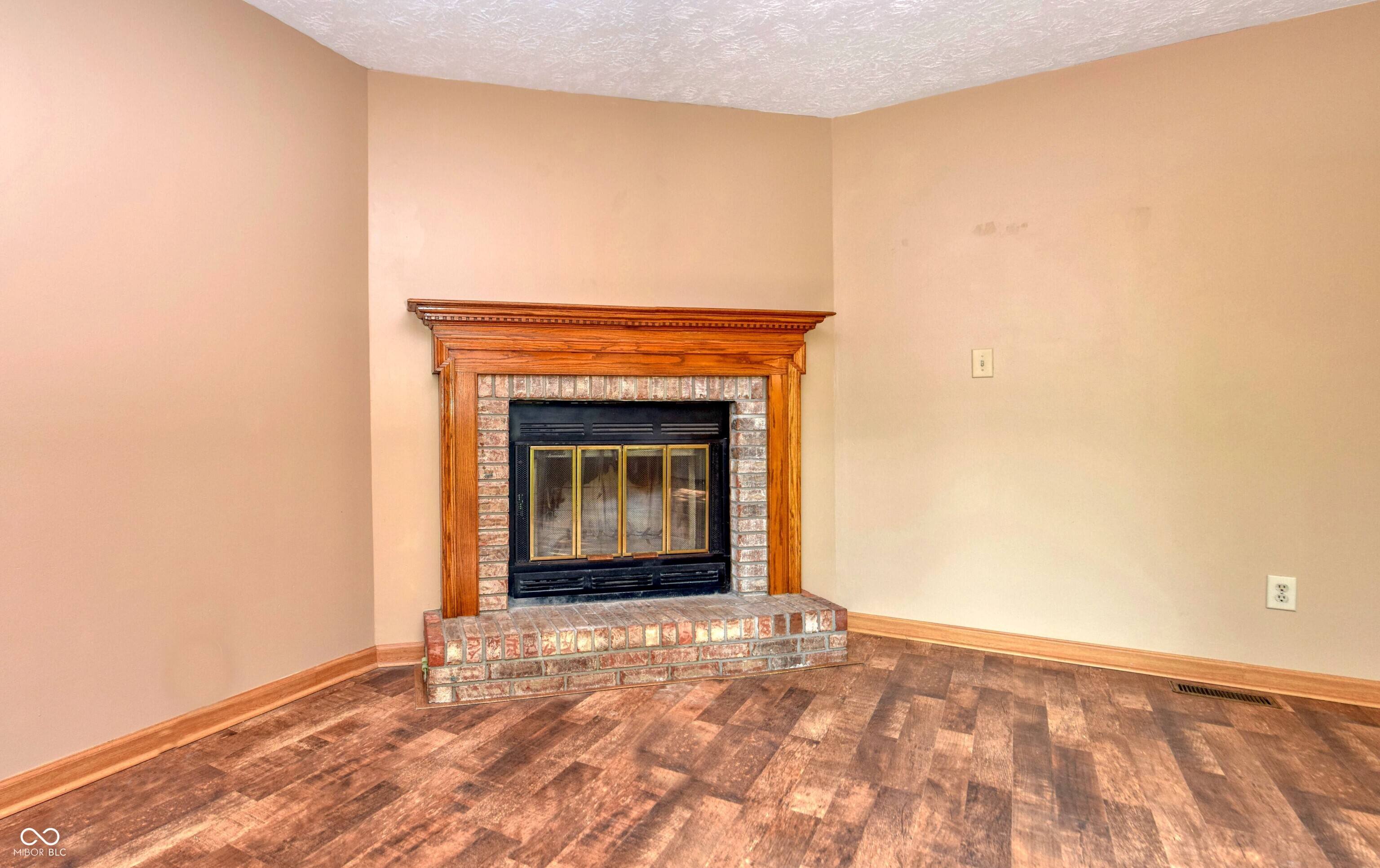 5704 McCloud Court S