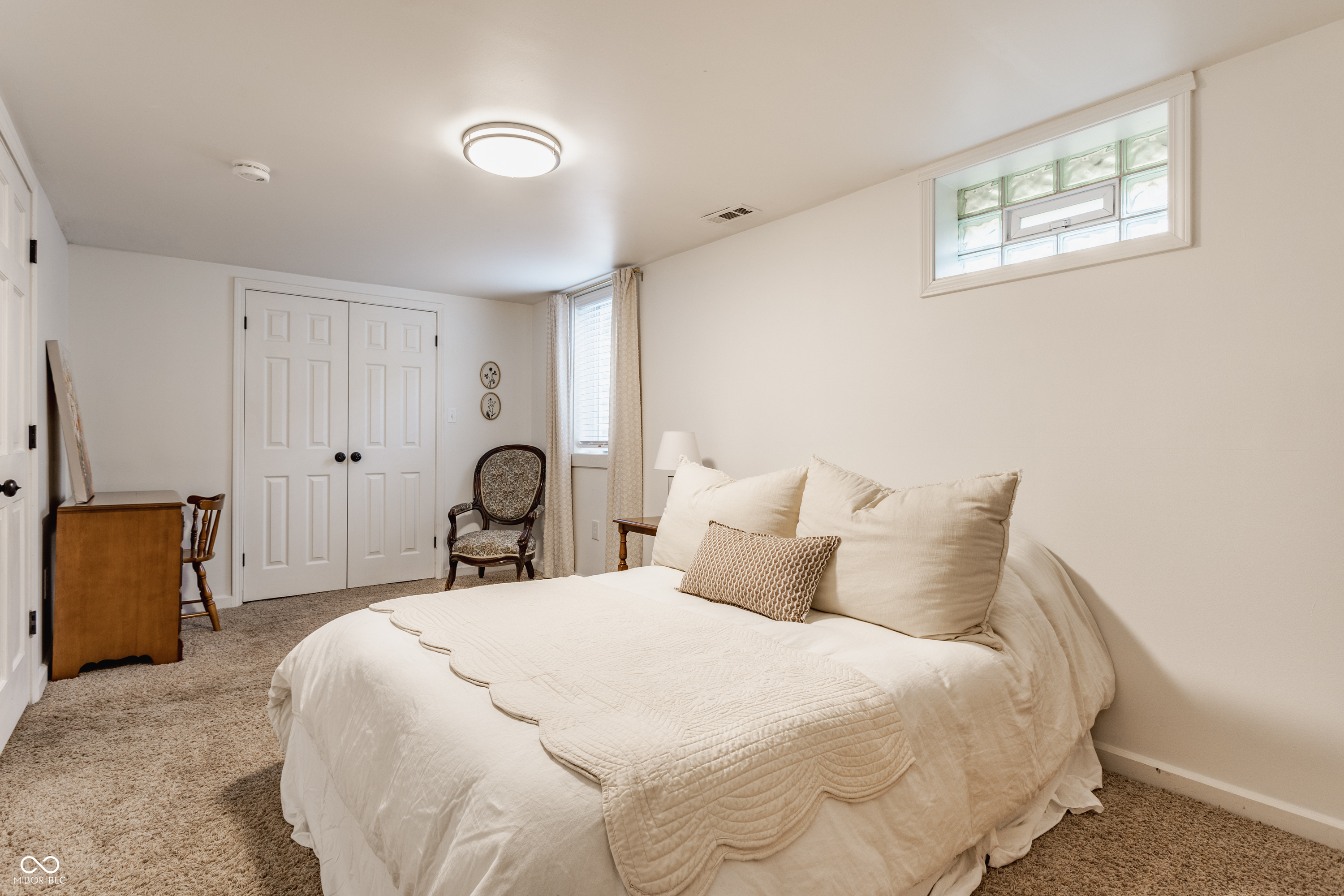 5401 Winthrop Avenue