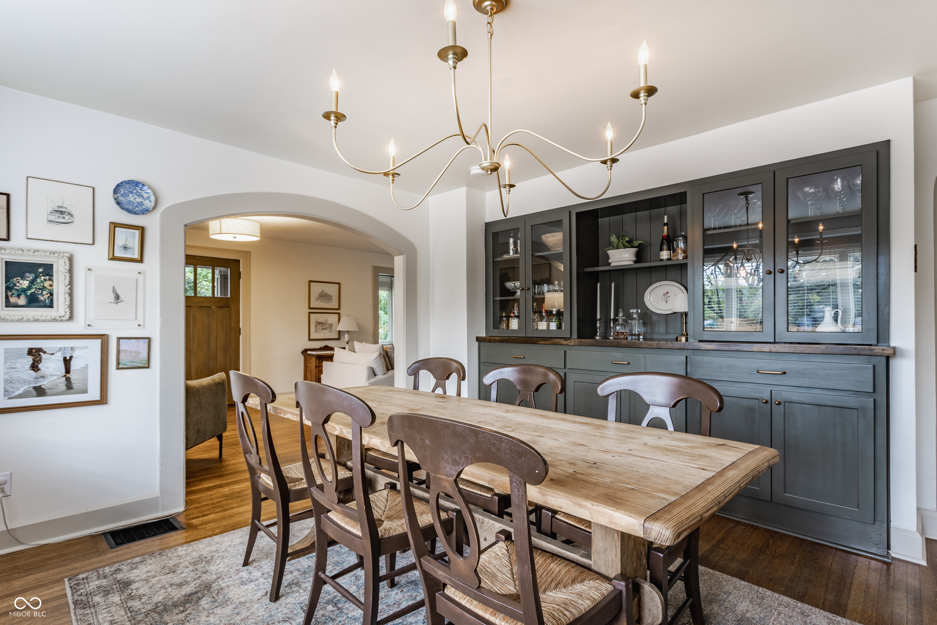 5401 Winthrop Avenue