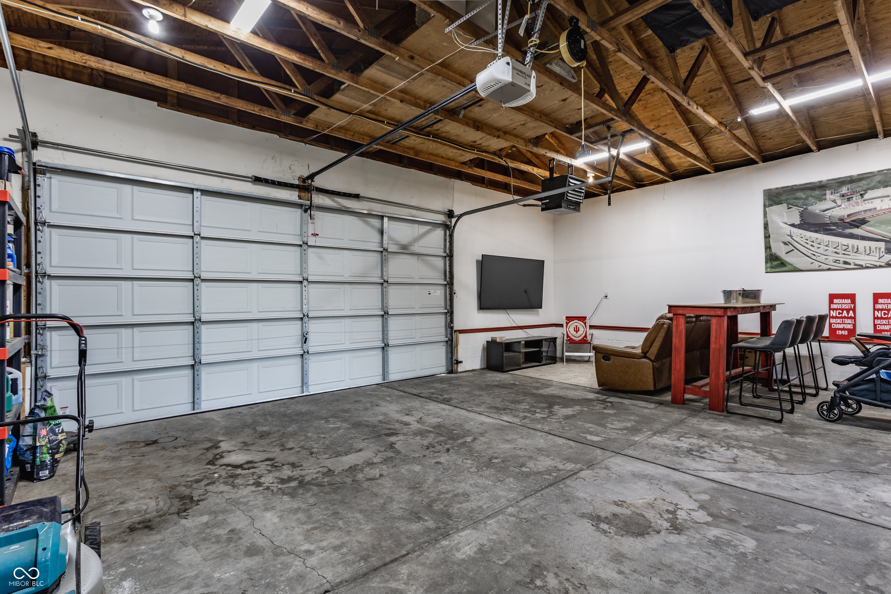 5401 Winthrop Avenue