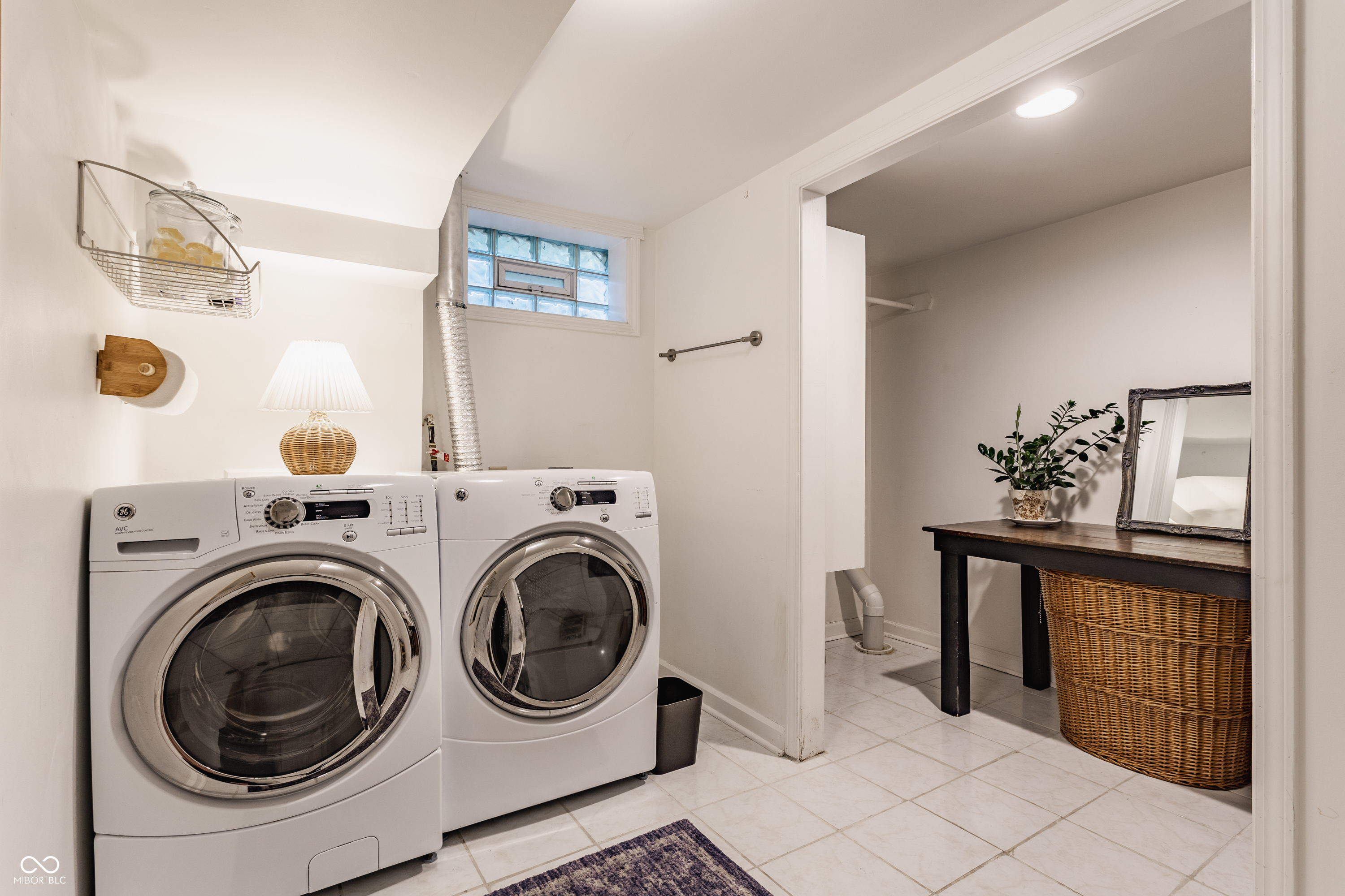 5401 Winthrop Avenue