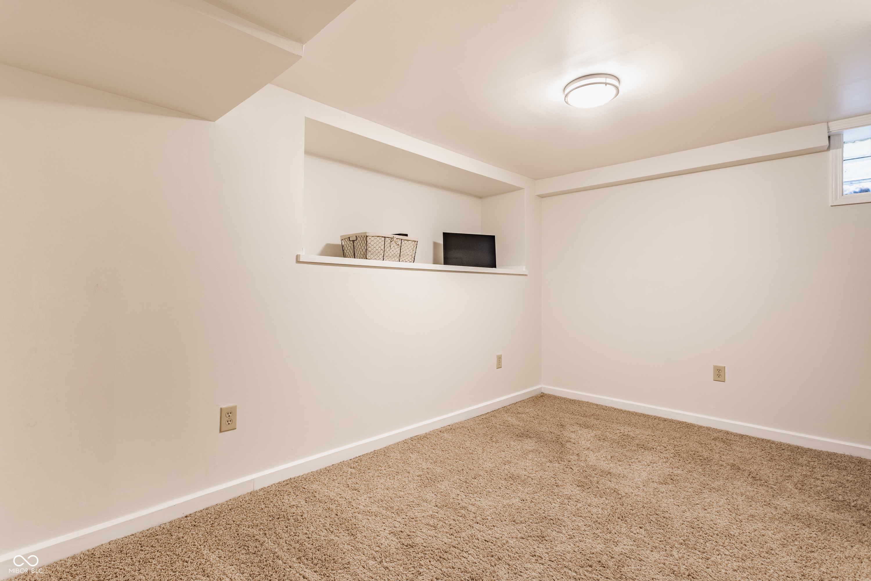 5401 Winthrop Avenue