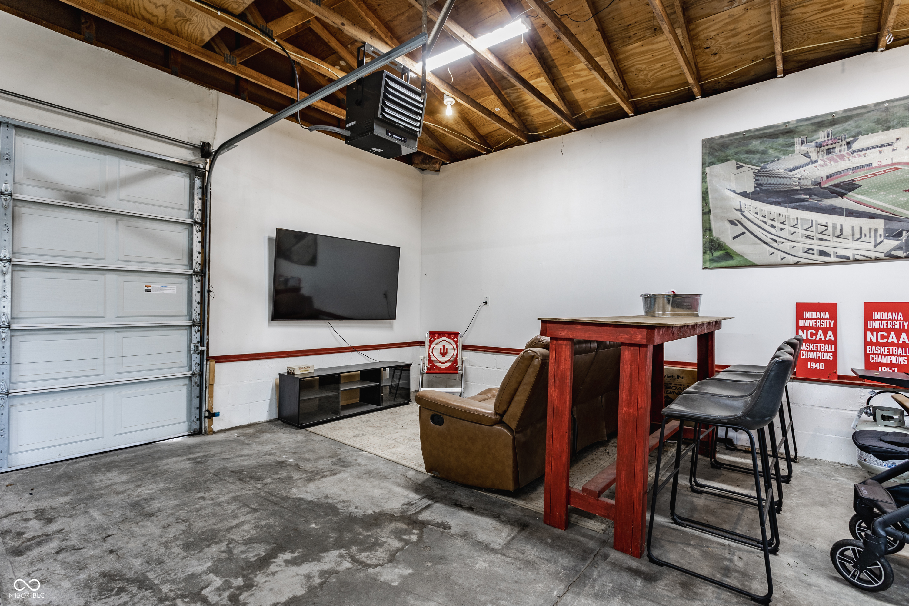 5401 Winthrop Avenue