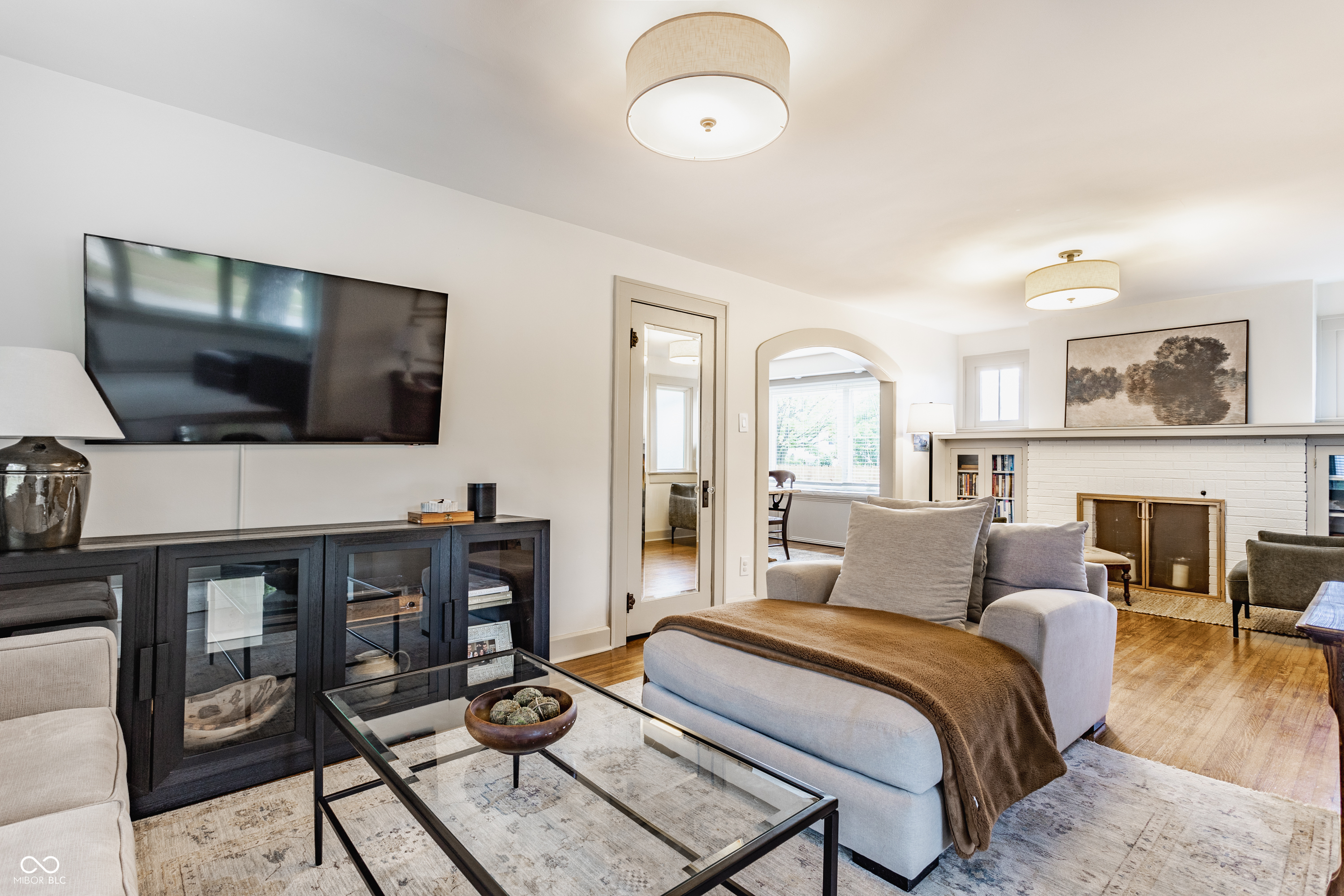 5401 Winthrop Avenue