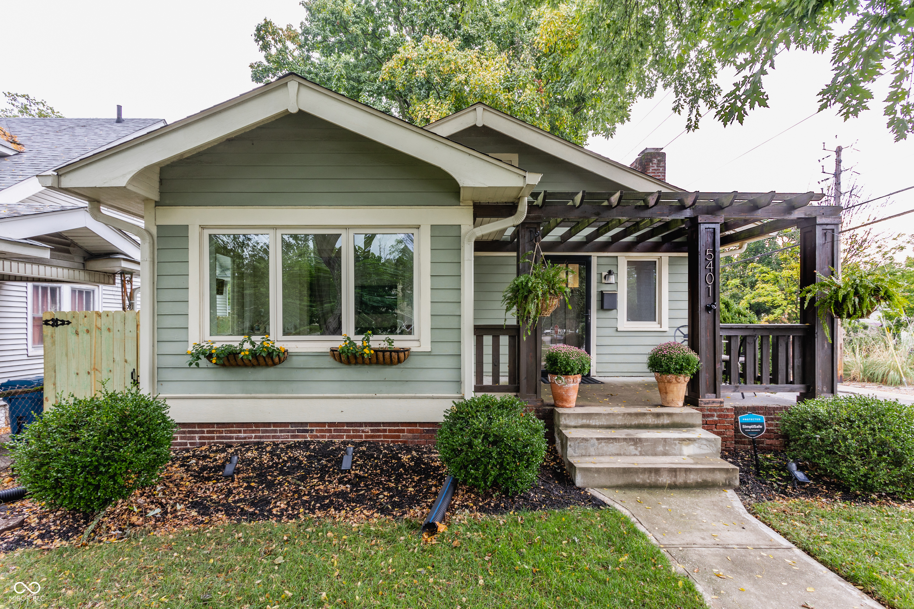 5401 Winthrop Avenue