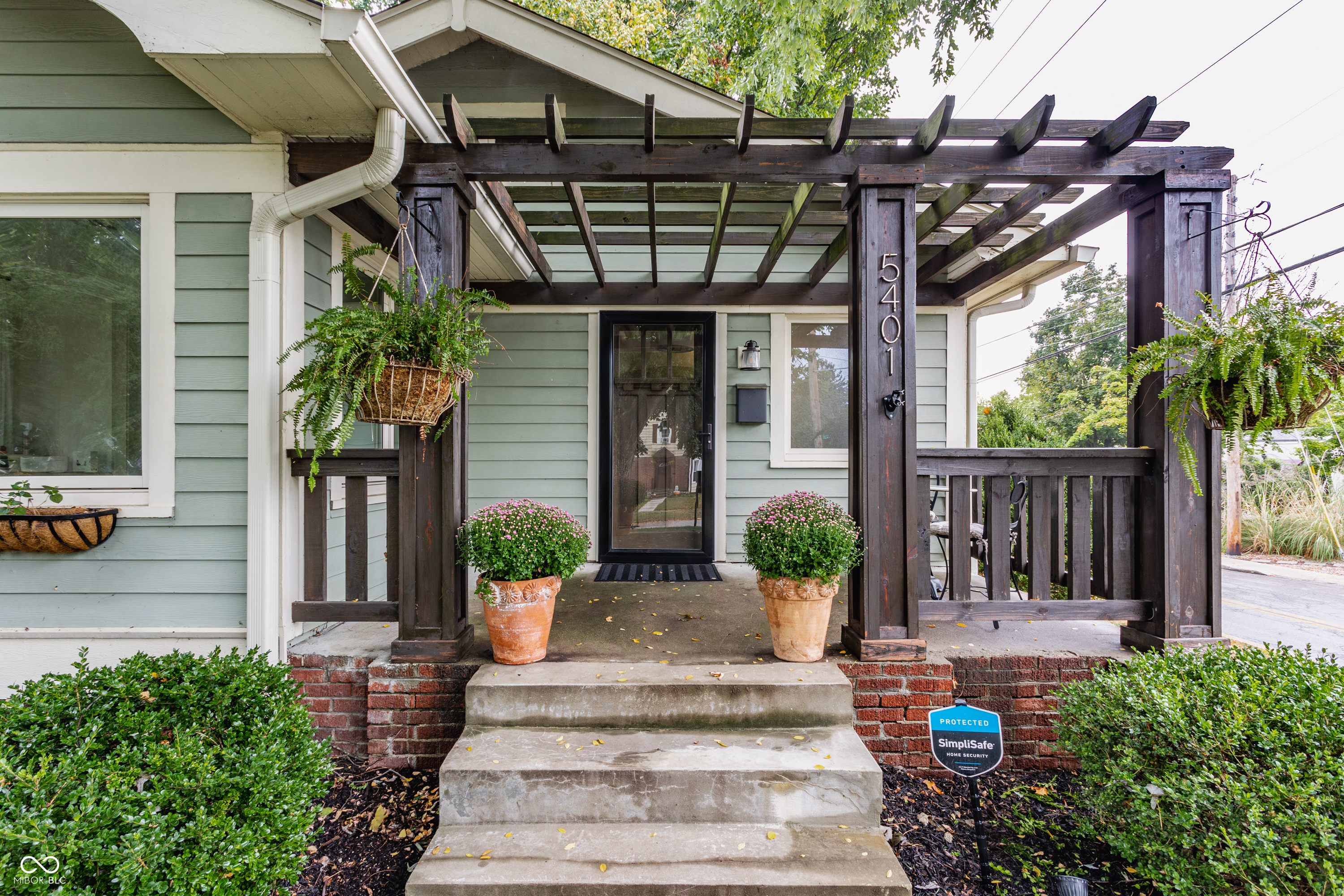 5401 Winthrop Avenue