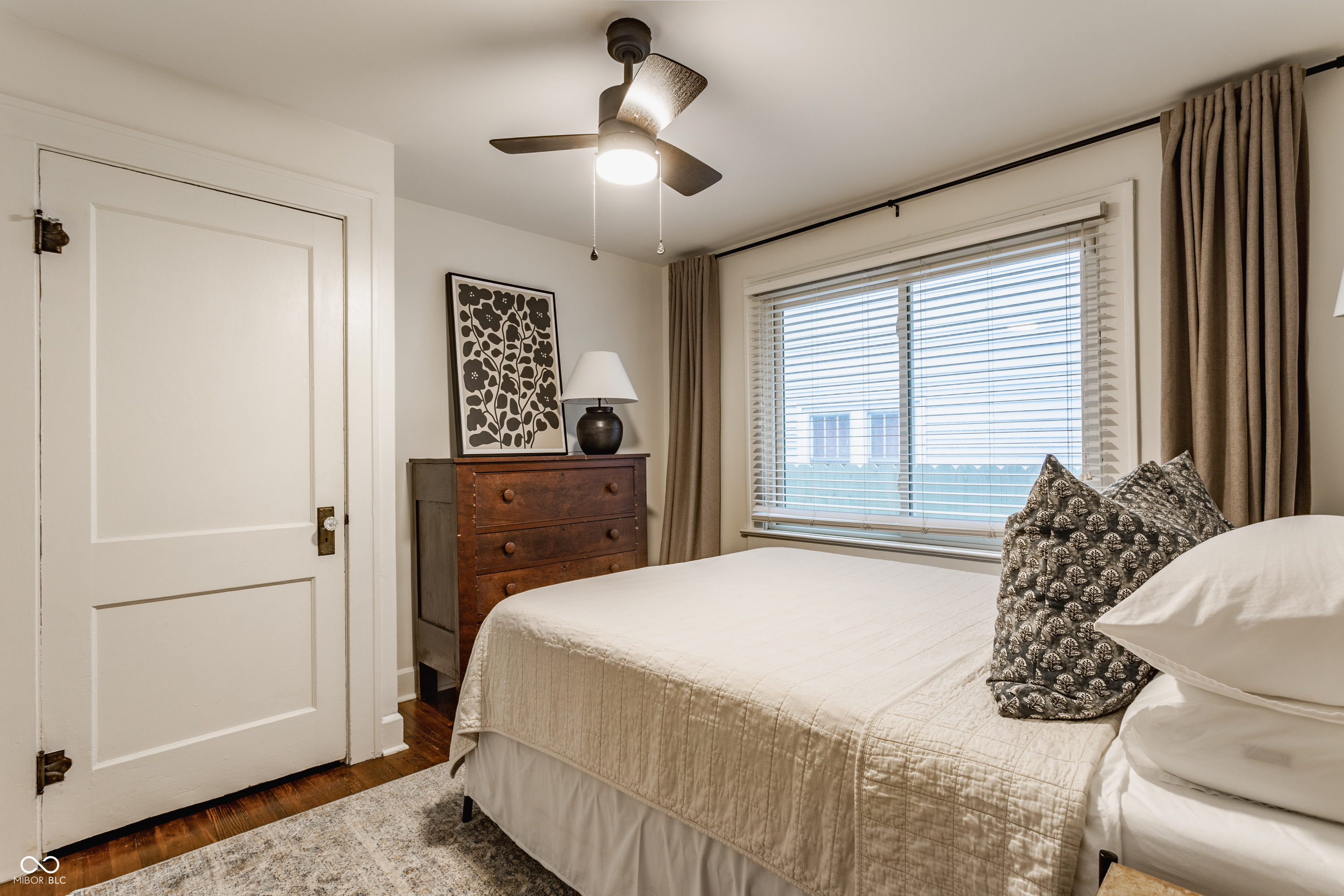 5401 Winthrop Avenue