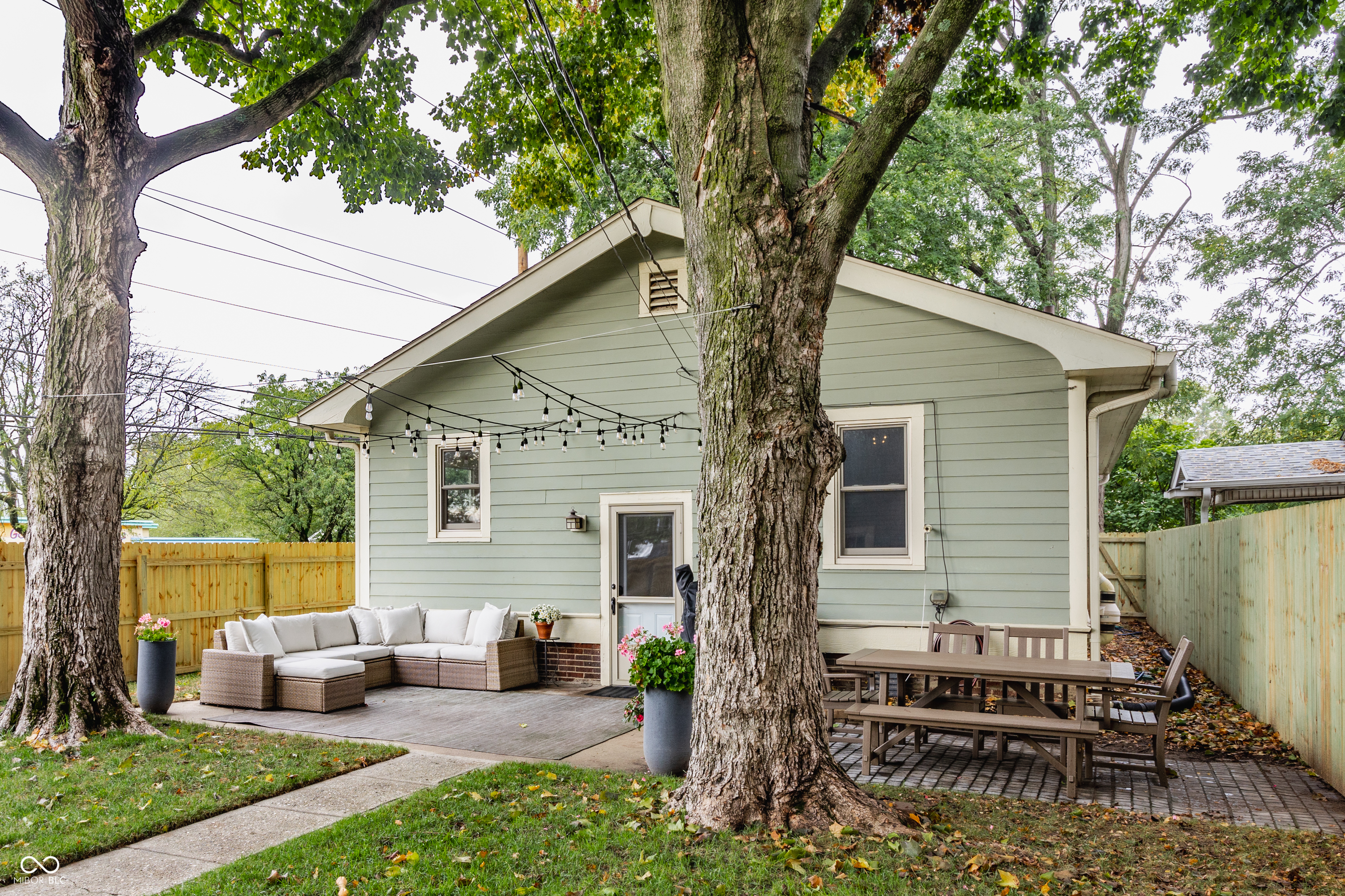 5401 Winthrop Avenue