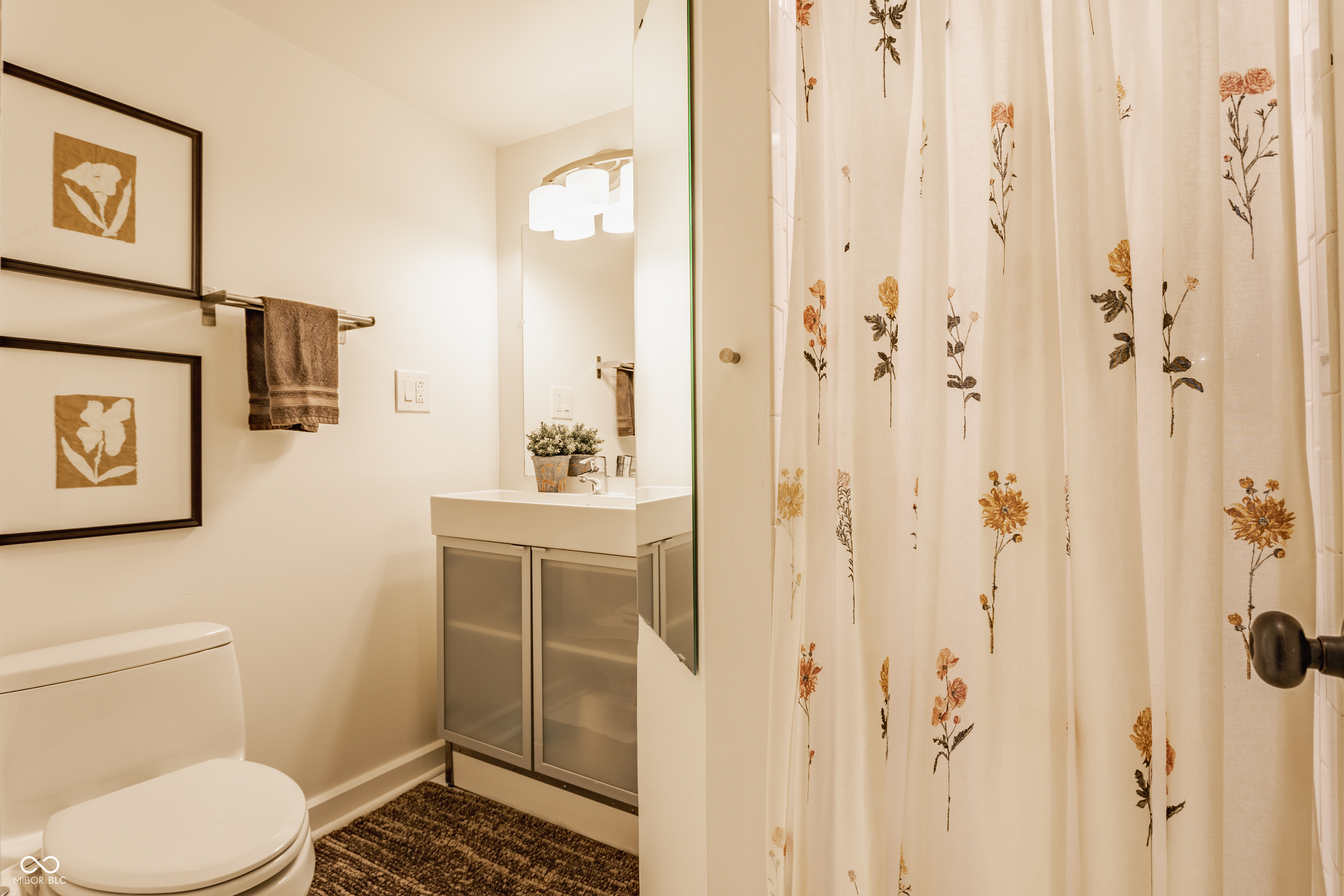 5401 Winthrop Avenue