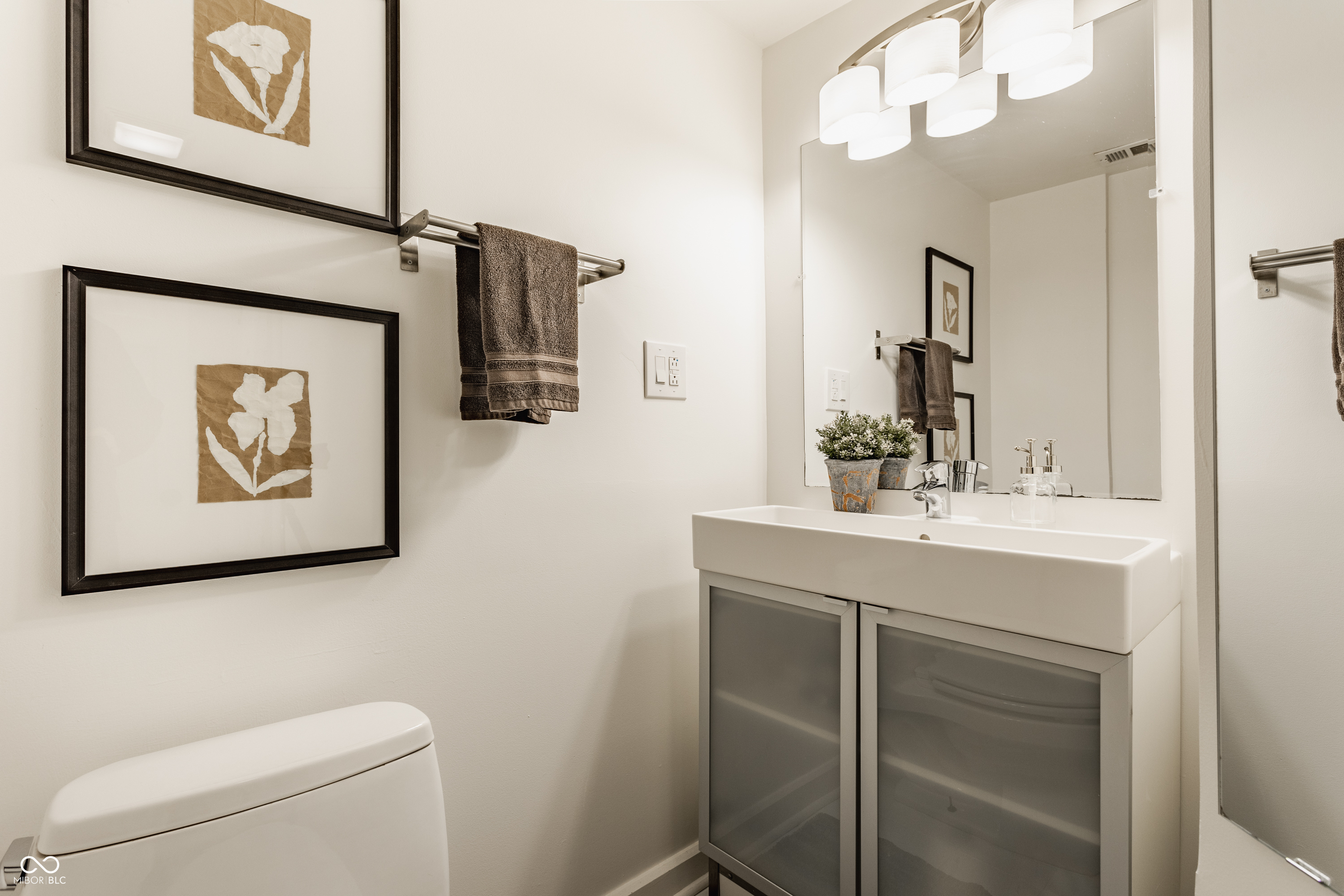 5401 Winthrop Avenue