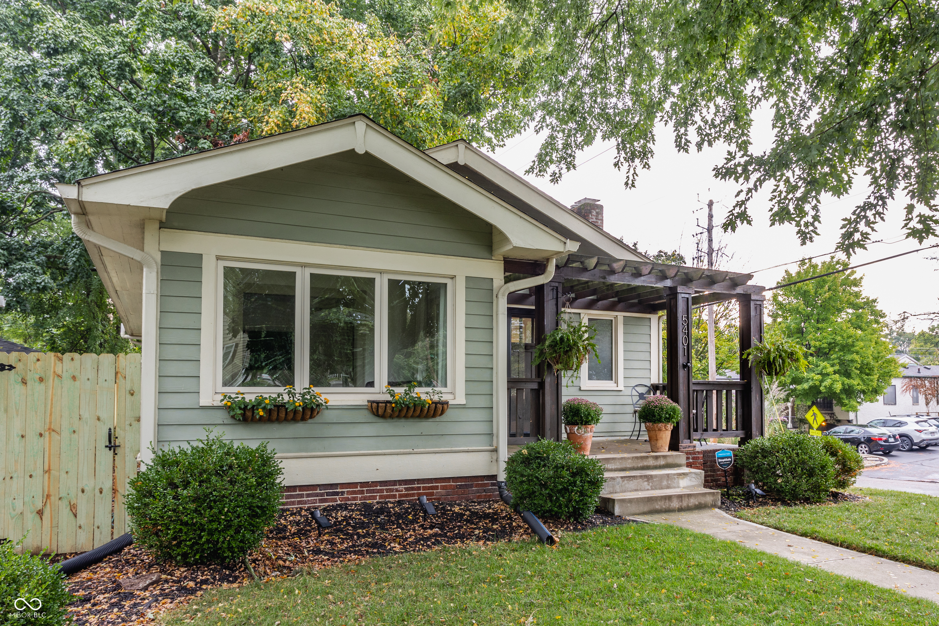 5401 Winthrop Avenue