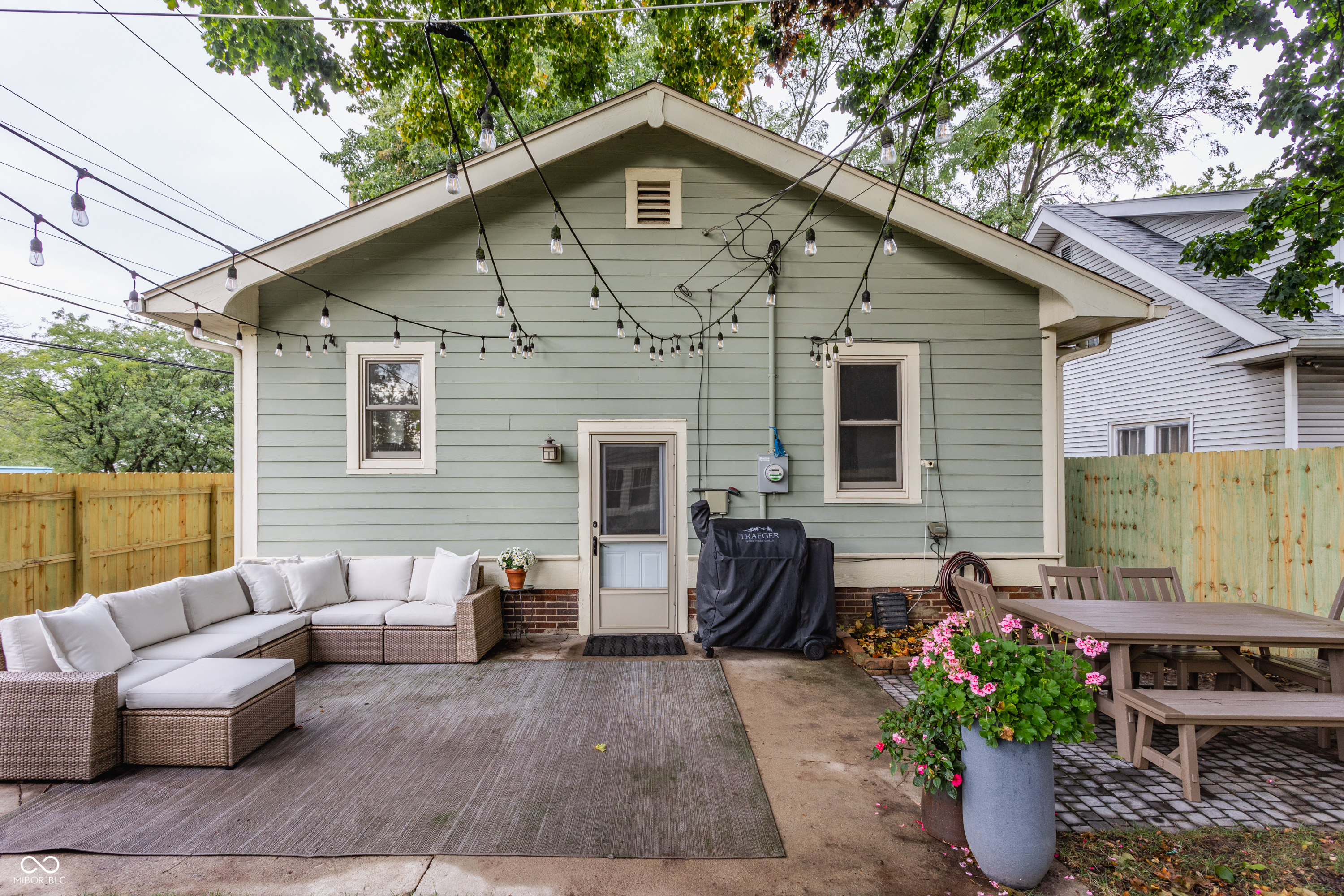 5401 Winthrop Avenue