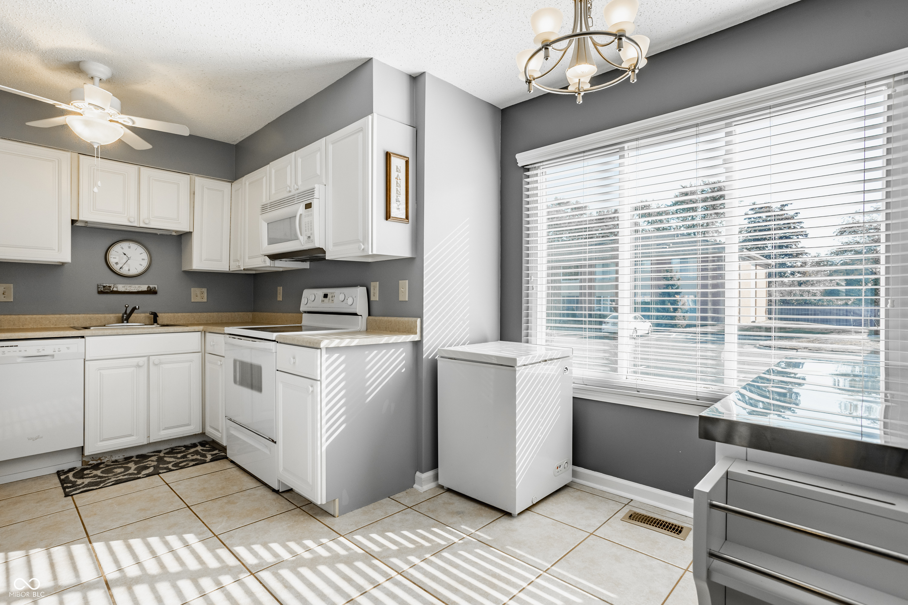 584 E Hunters Drive Unit: B