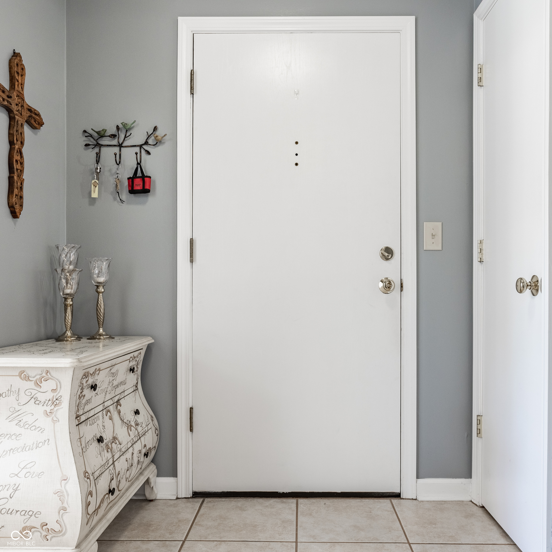 584 E Hunters Drive Unit: B