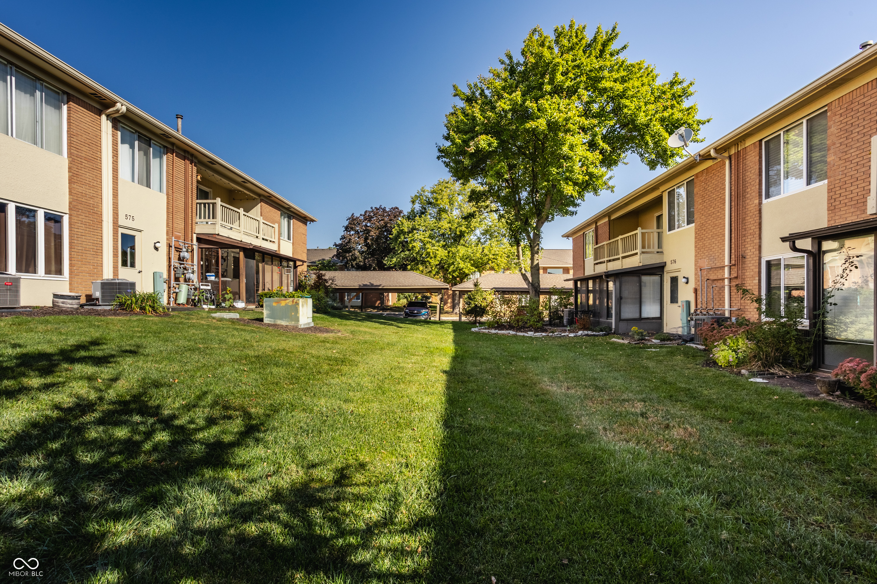 584 E Hunters Drive Unit: B