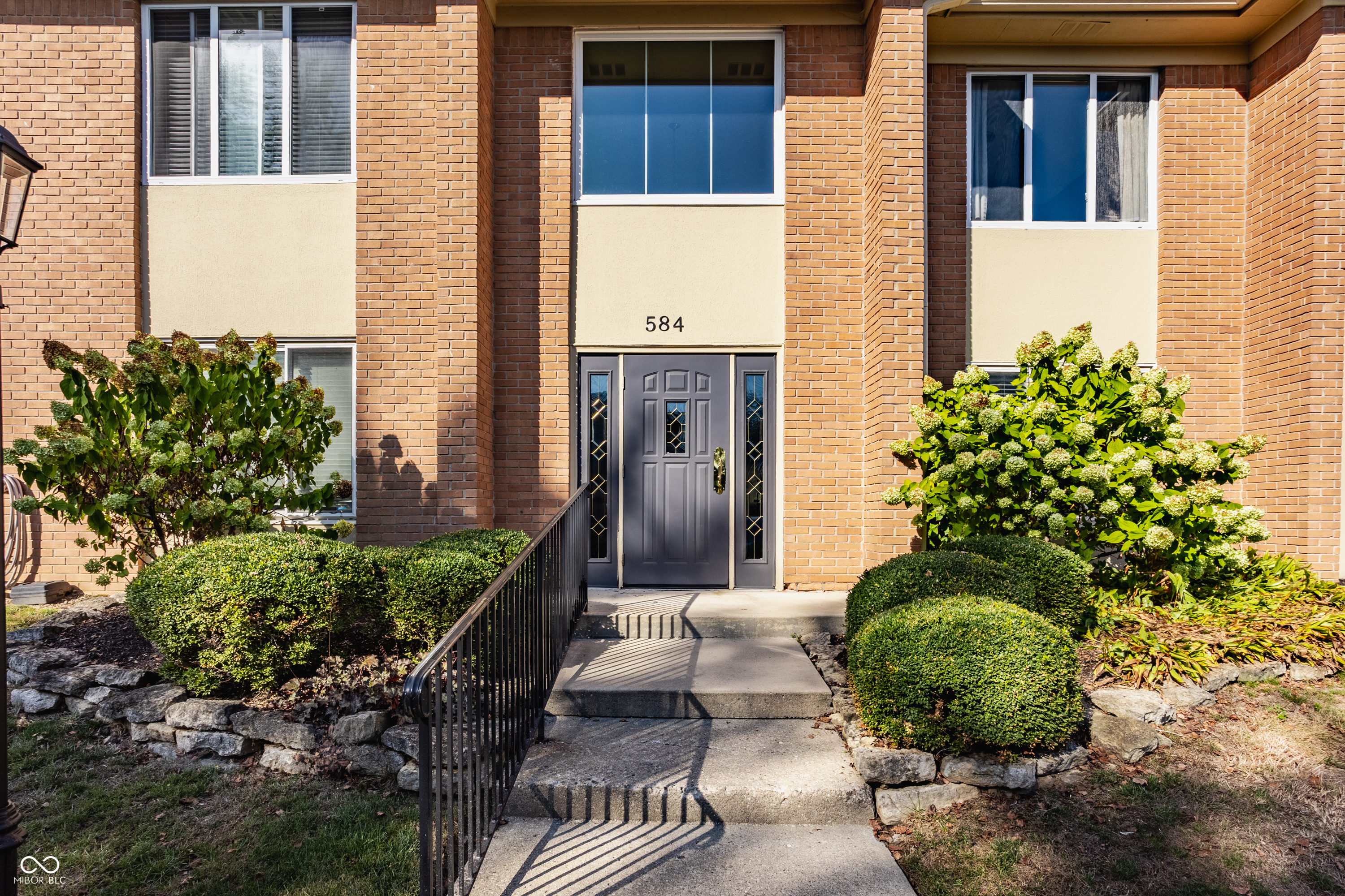 584 E Hunters Drive Unit: B