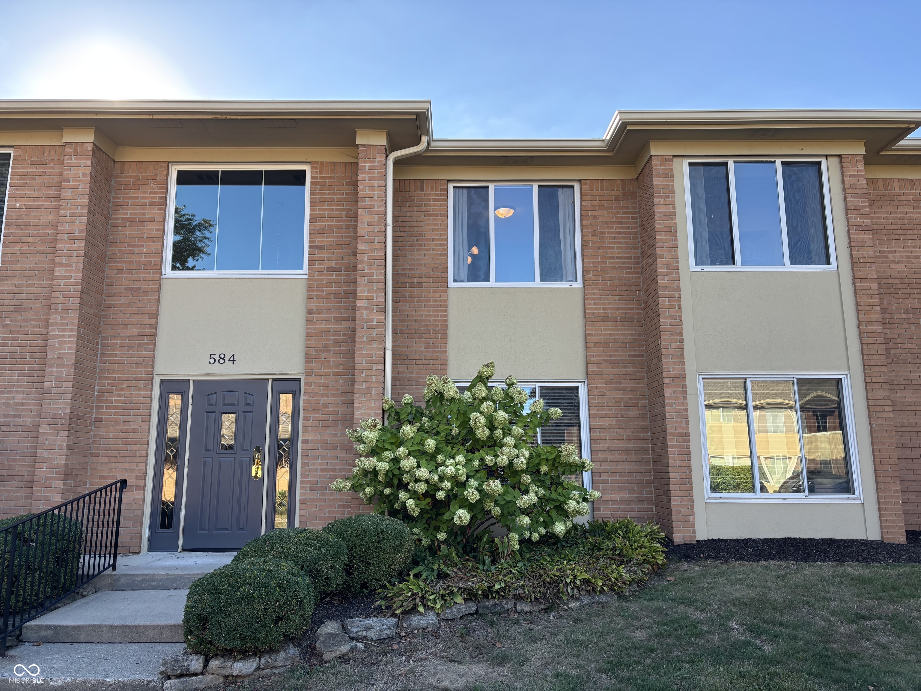 584 E Hunters Drive Unit: B