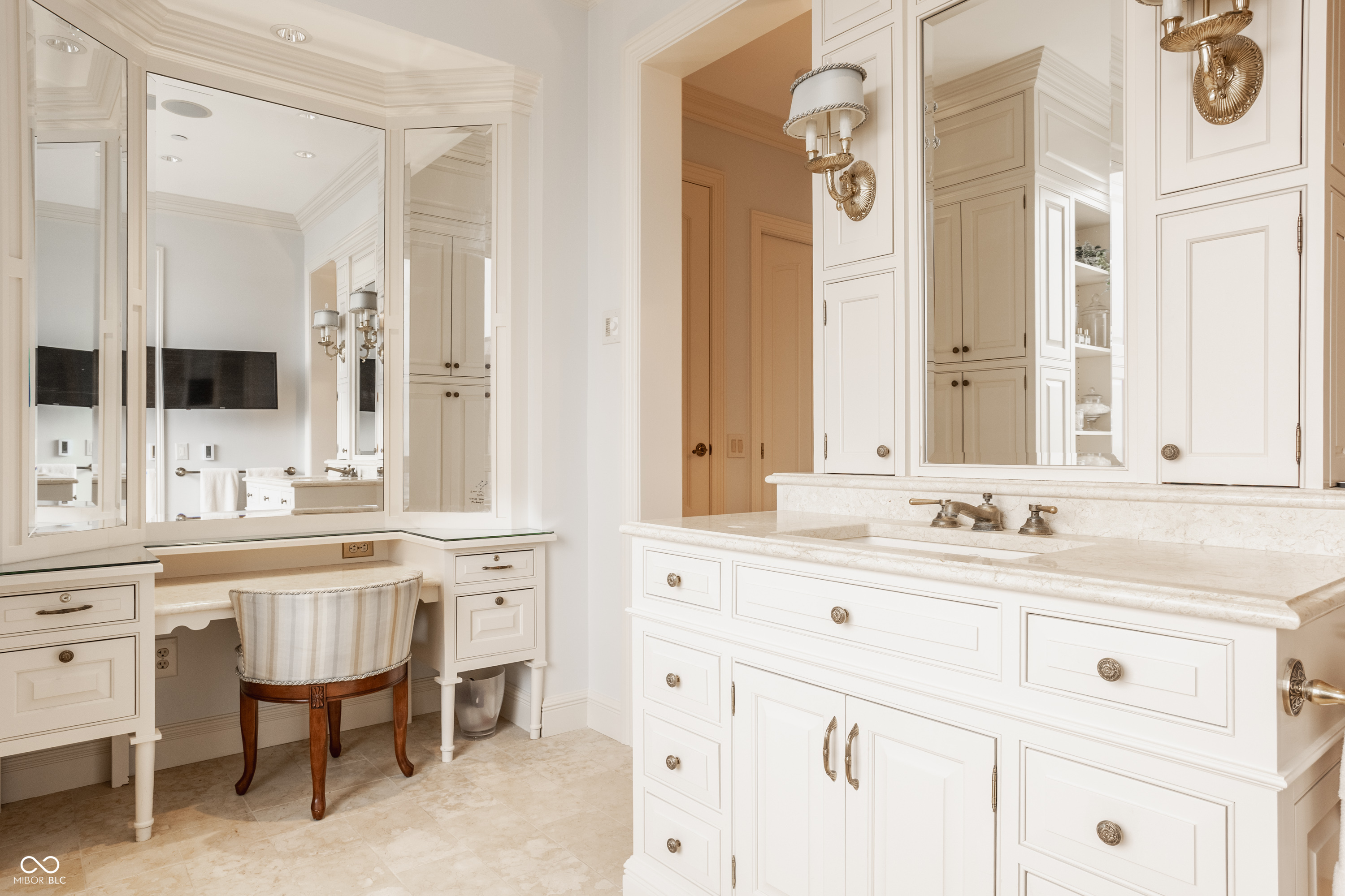 1 N Illinois Street Unit: # 11