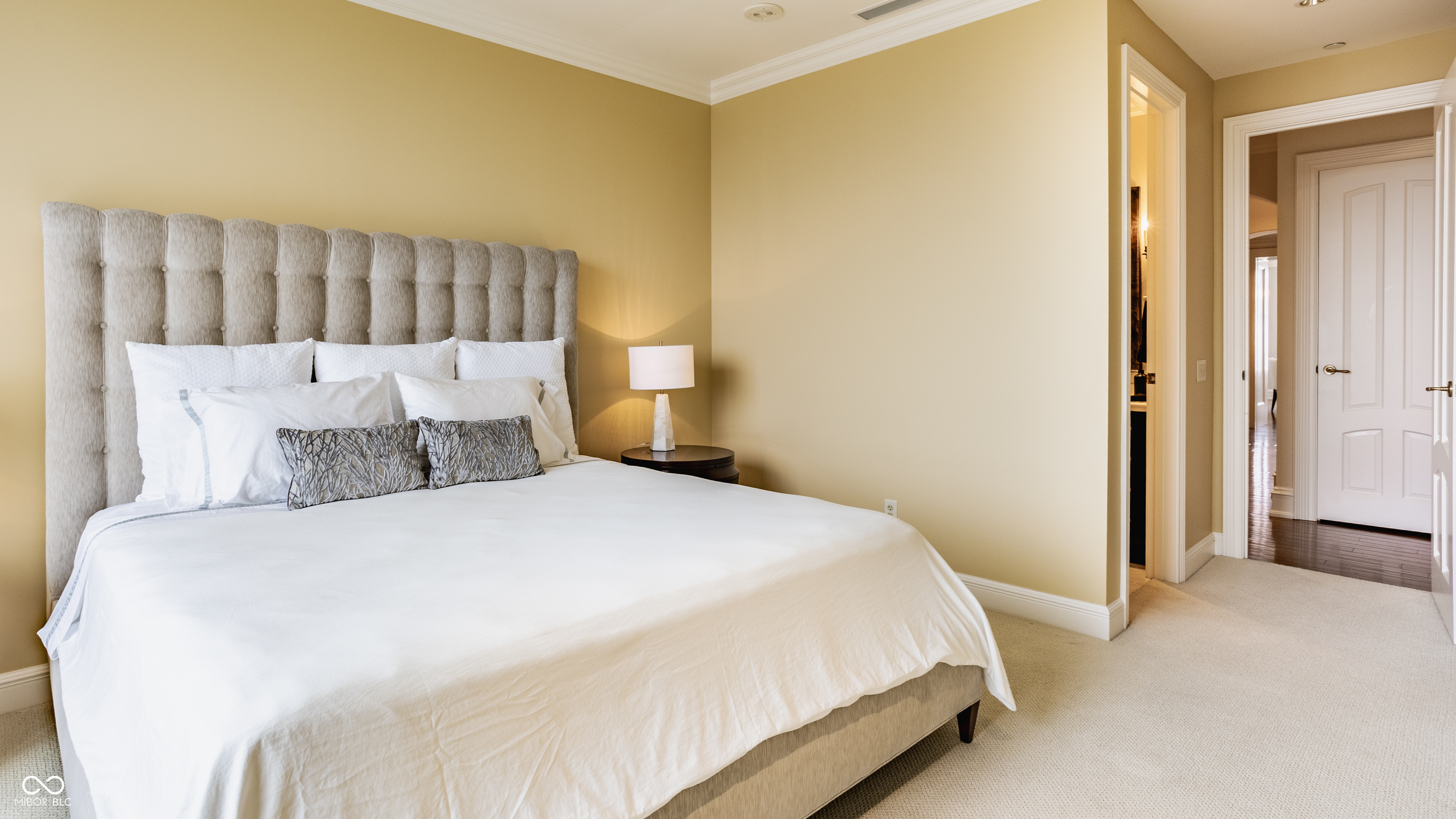 1 N Illinois Street Unit: # 11