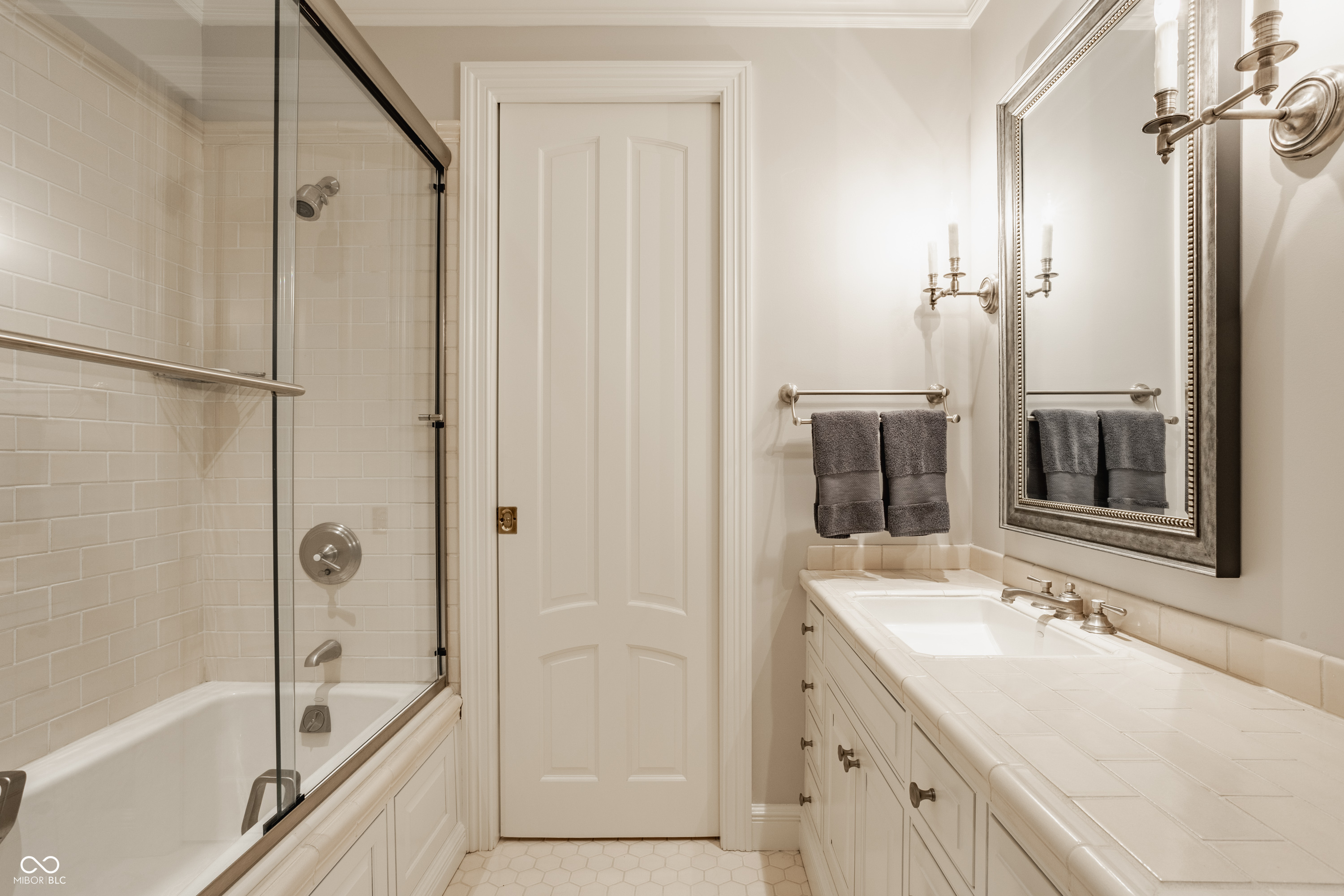 1 N Illinois Street Unit: # 11