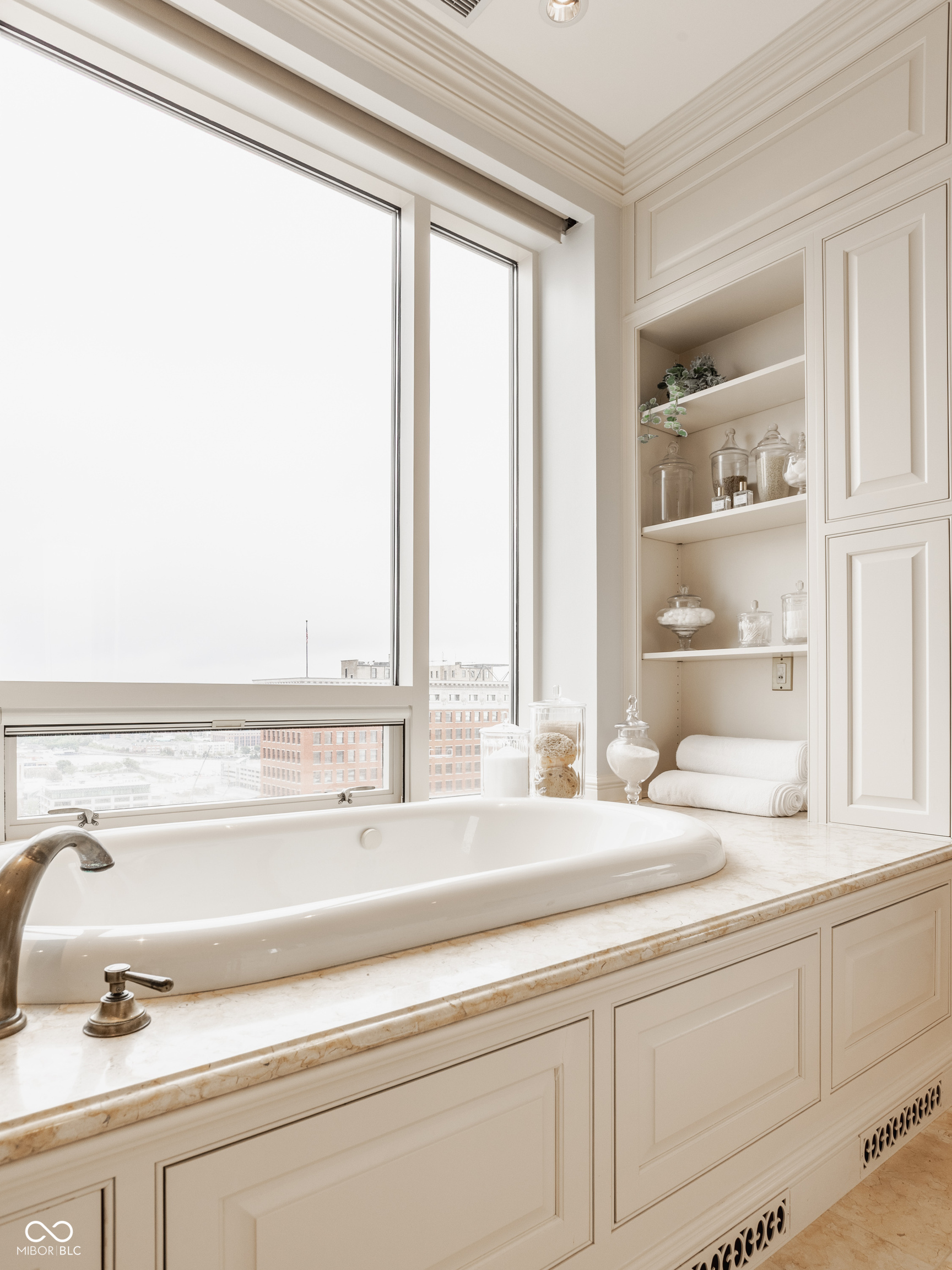 1 N Illinois Street Unit: # 11