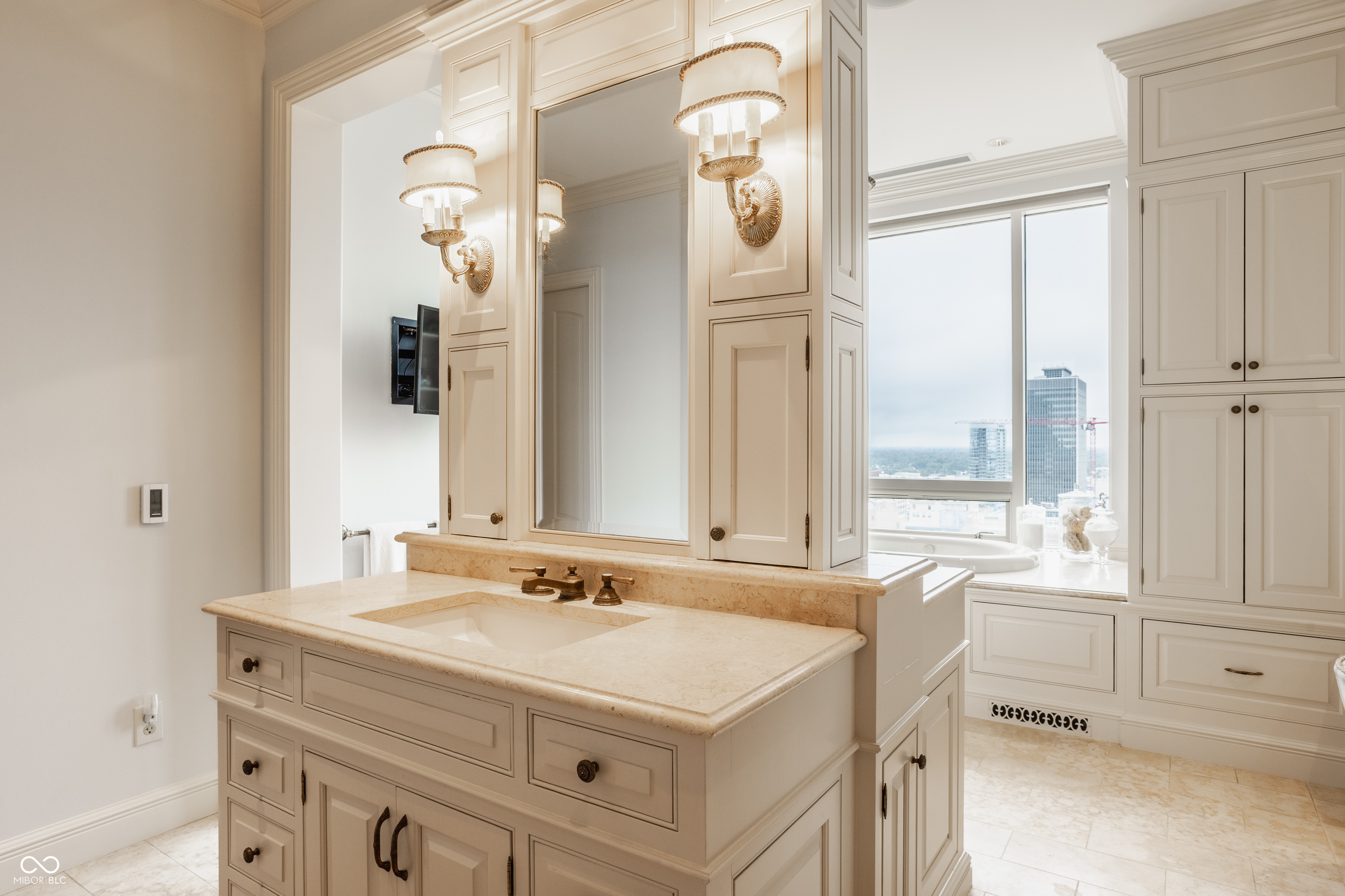 1 N Illinois Street Unit: # 11