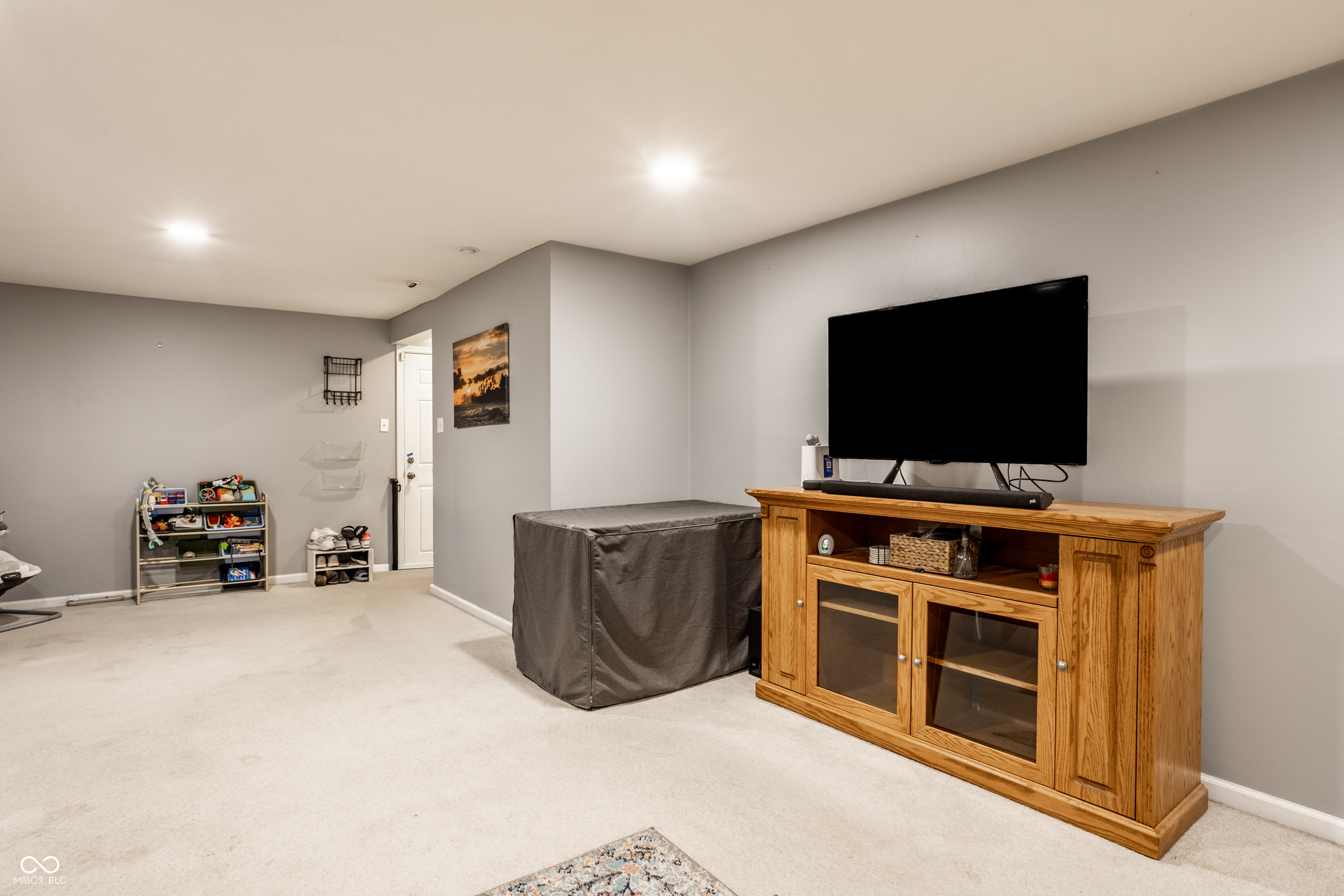 7458 Grandview Drive