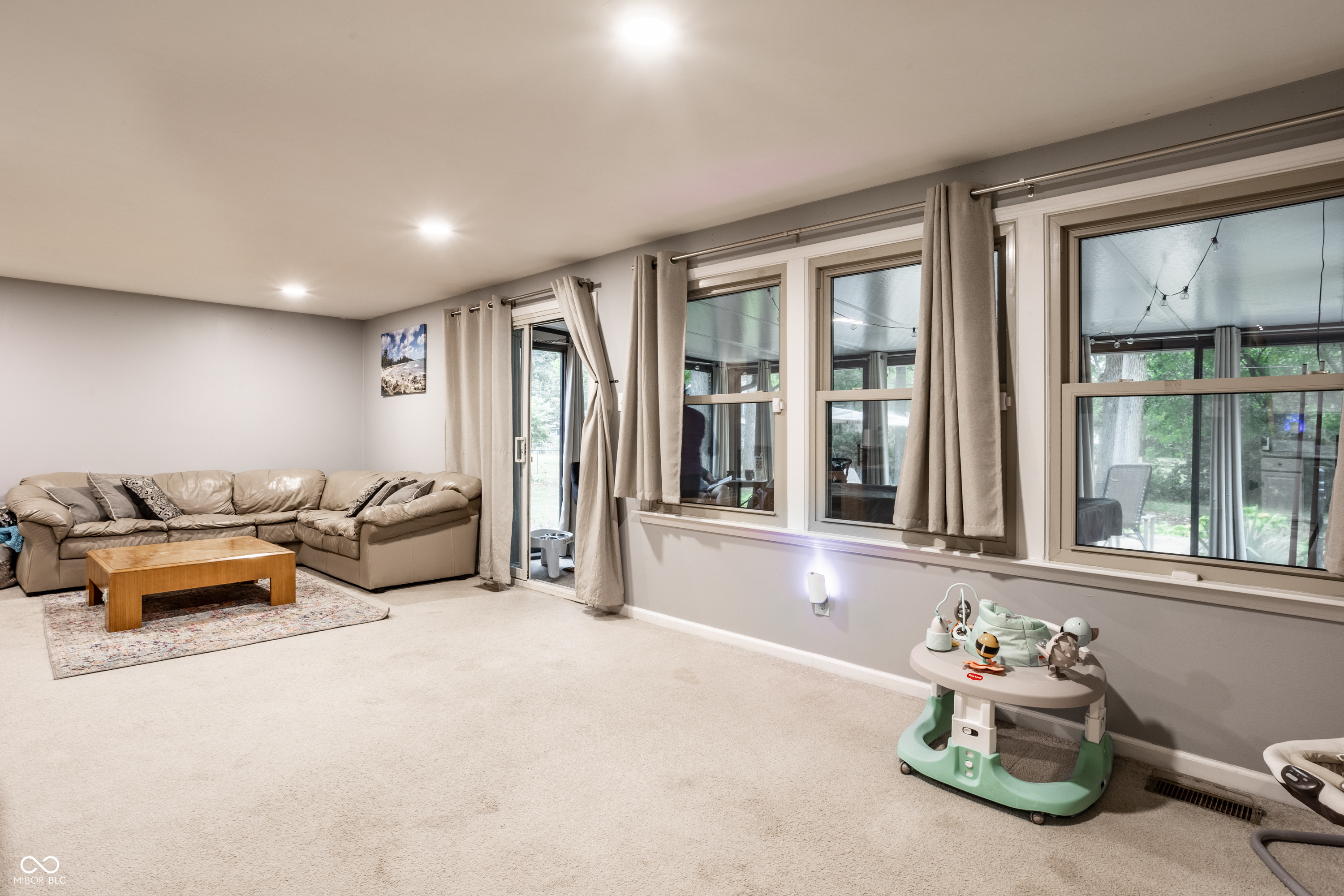 7458 Grandview Drive