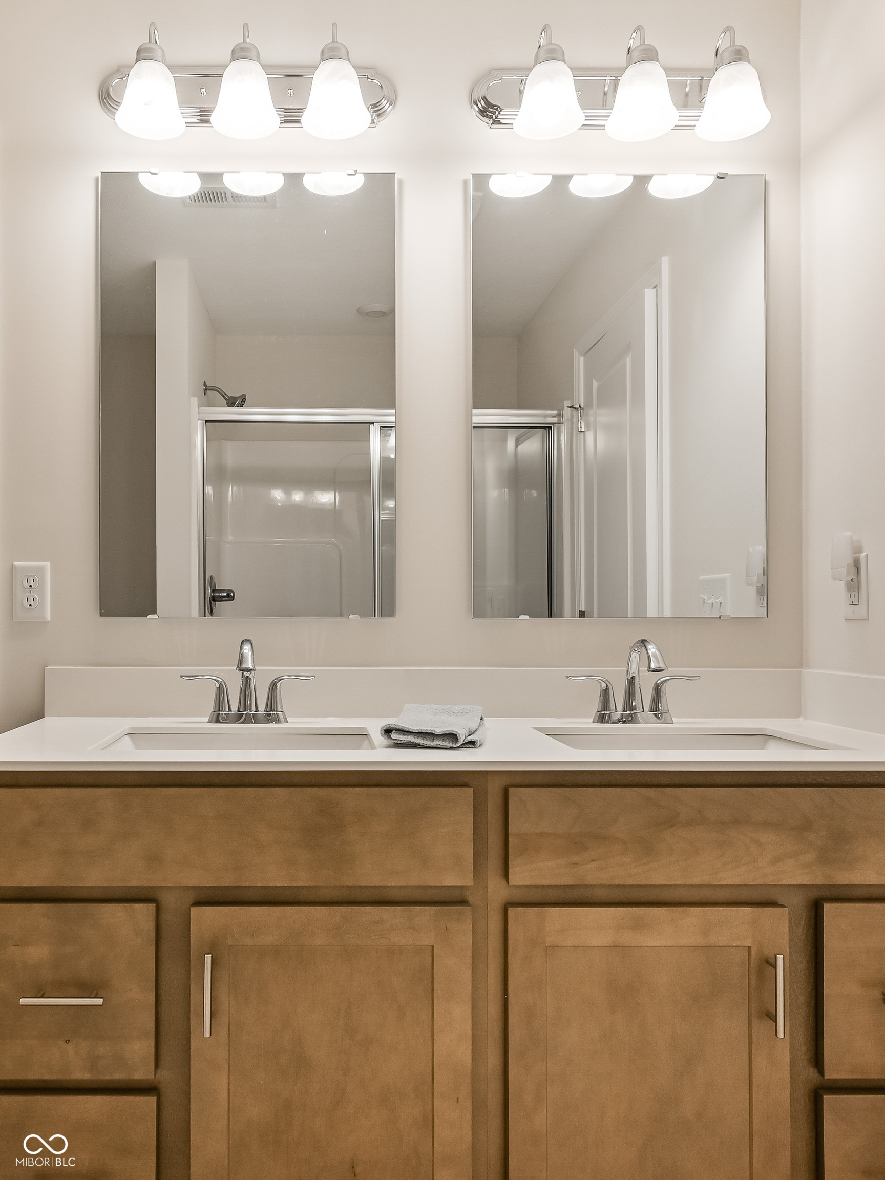 19528 Astoria Avenue