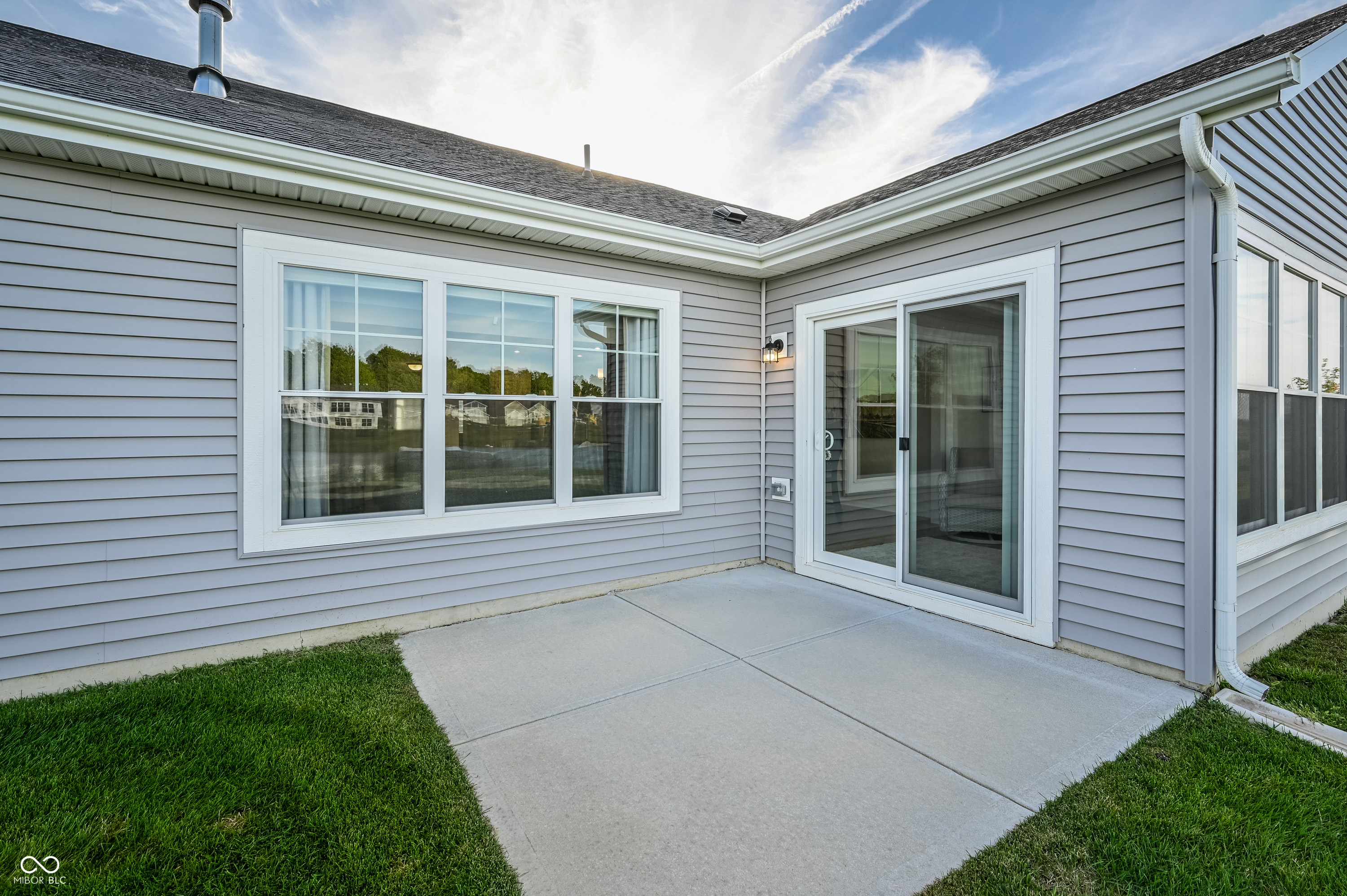 19528 Astoria Avenue