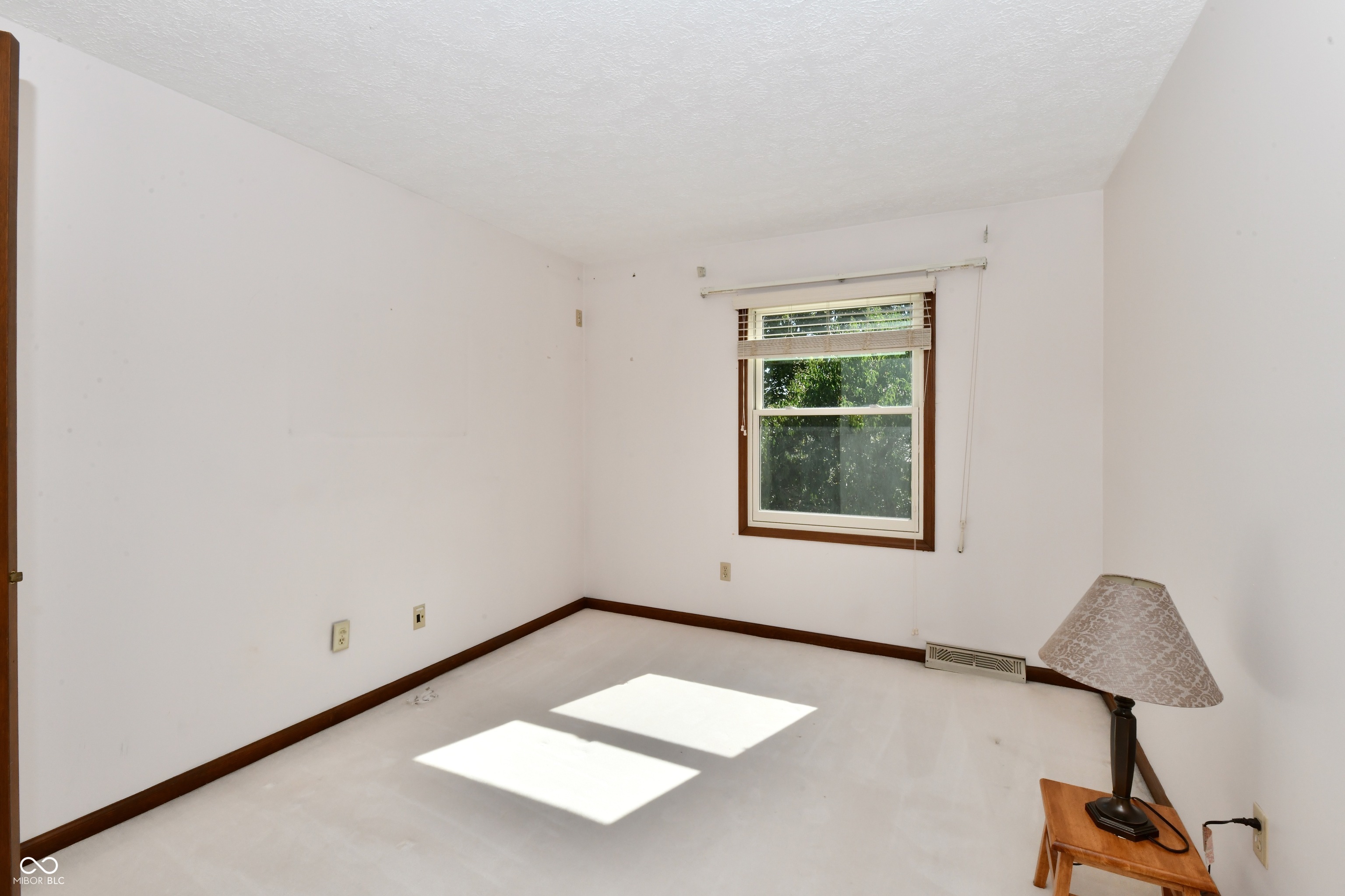 905 E Greyhound Pass