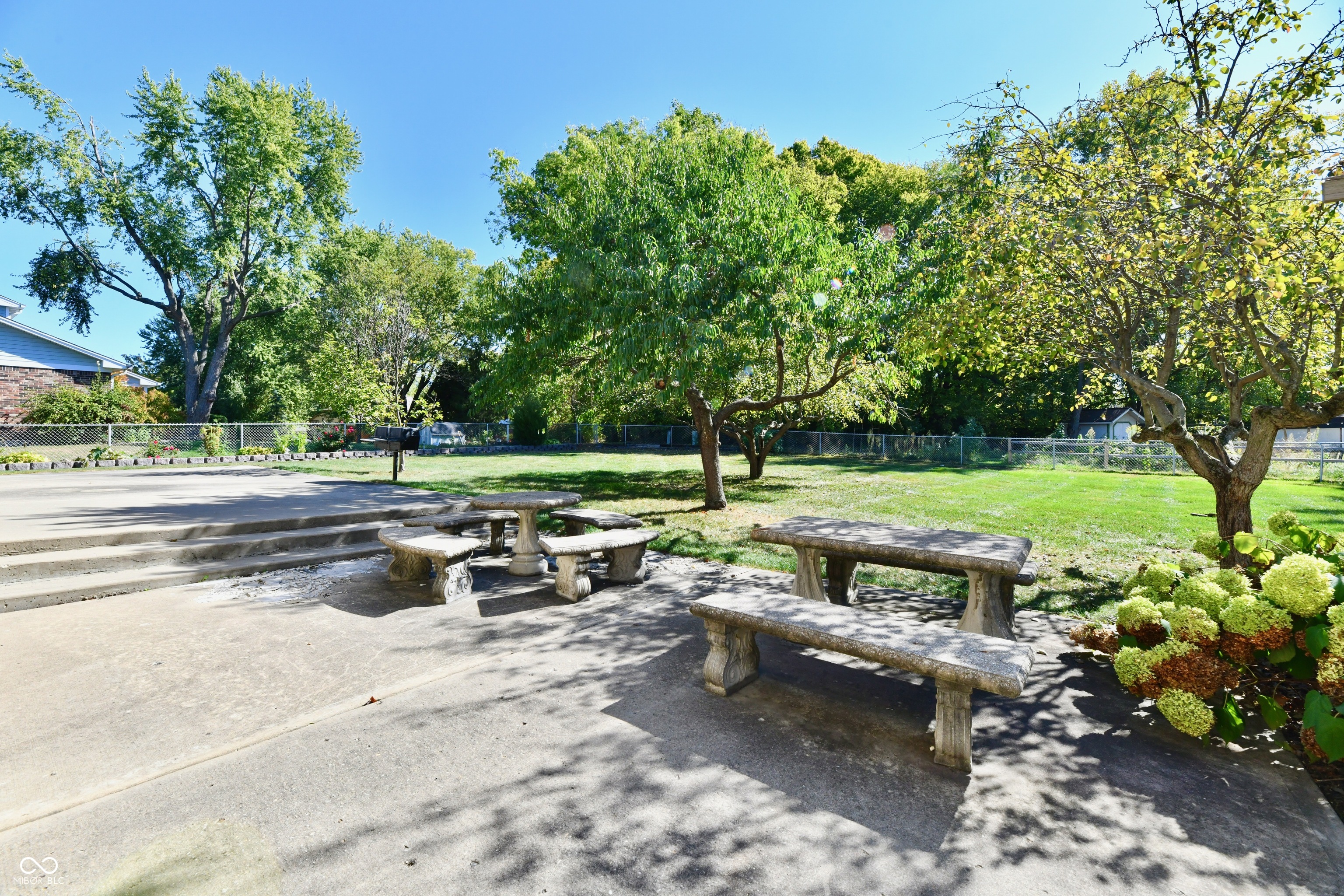 905 E Greyhound Pass